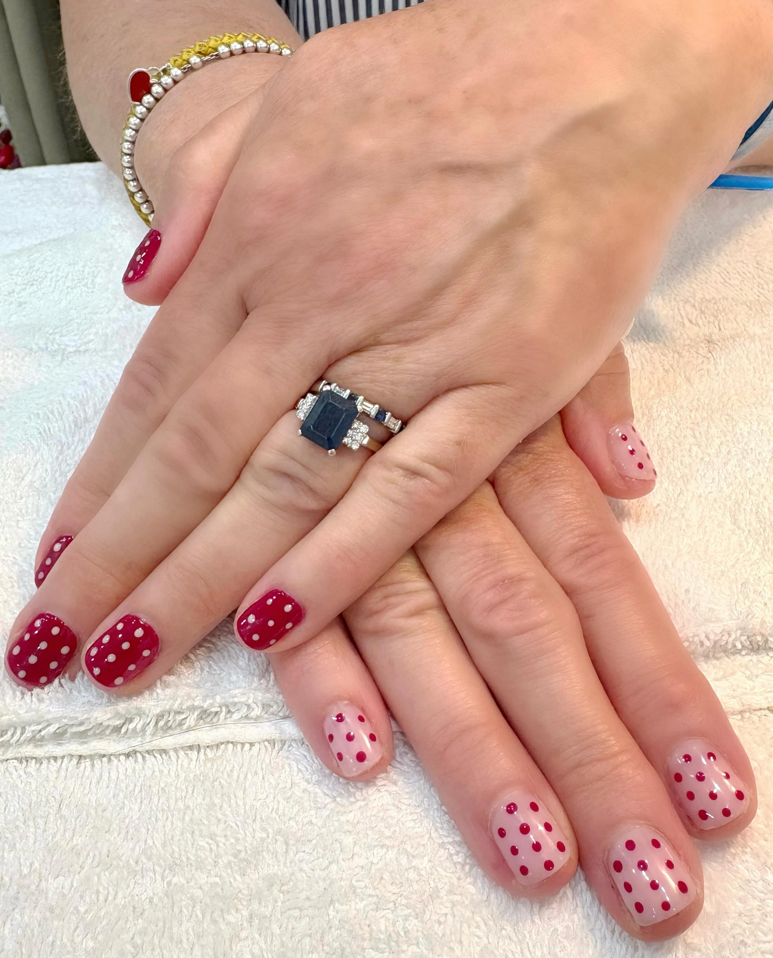 Shellac mani 💅🏻
.
.
#yycesthetician #esjayestheticsandlashes #tesorobeautyyyc #shellacmanicure #mardaloopbeauty