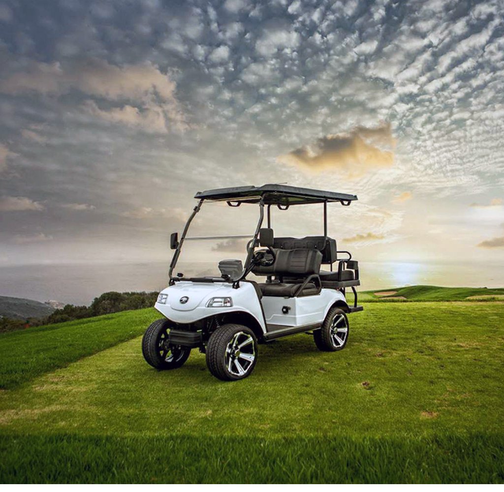 "Summer Rides: Choosing the Perfect Golf Cart for Your Vacation."