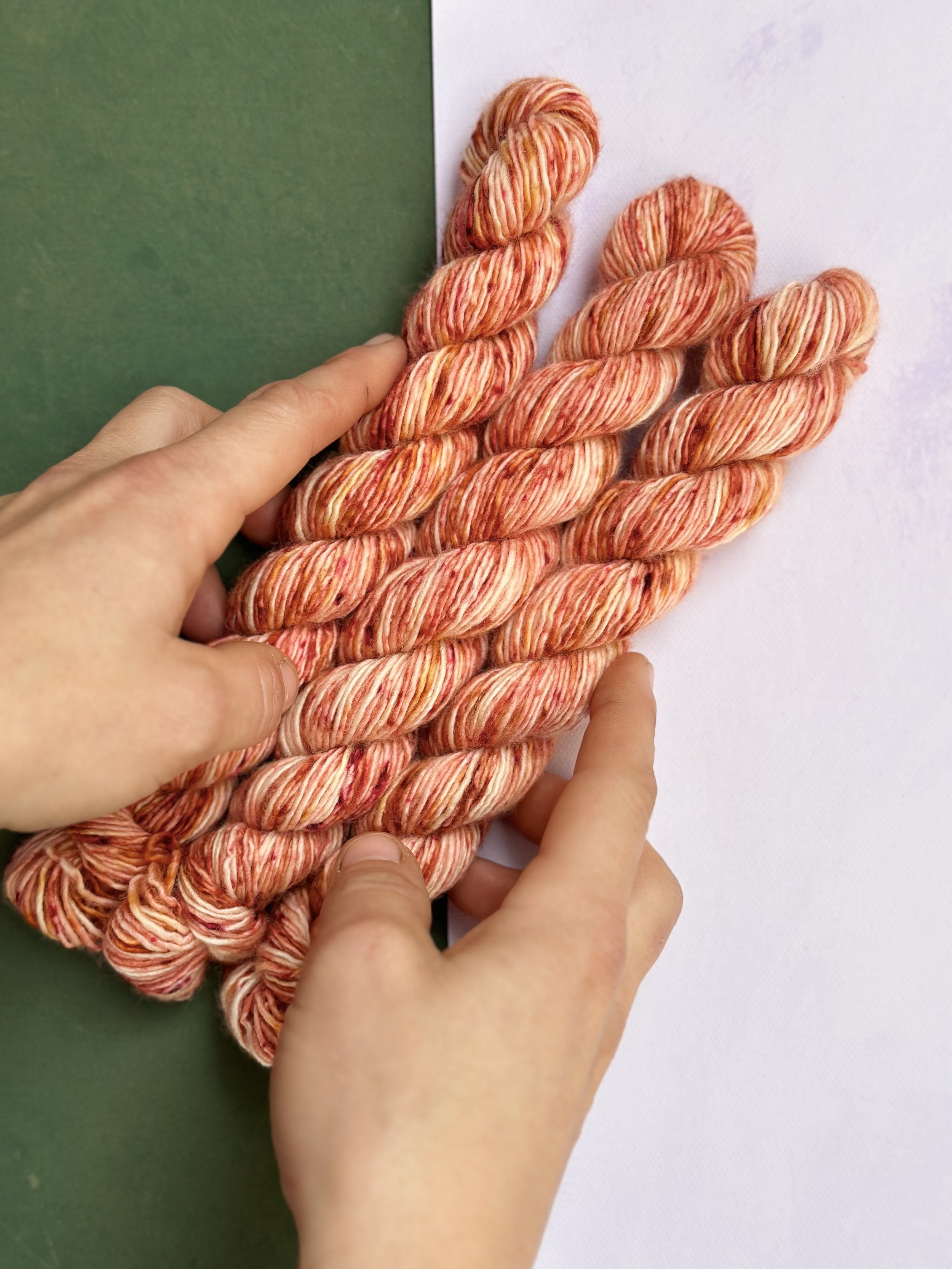 studioEVIG - Mini Skein Single - SUnset hands.jpg