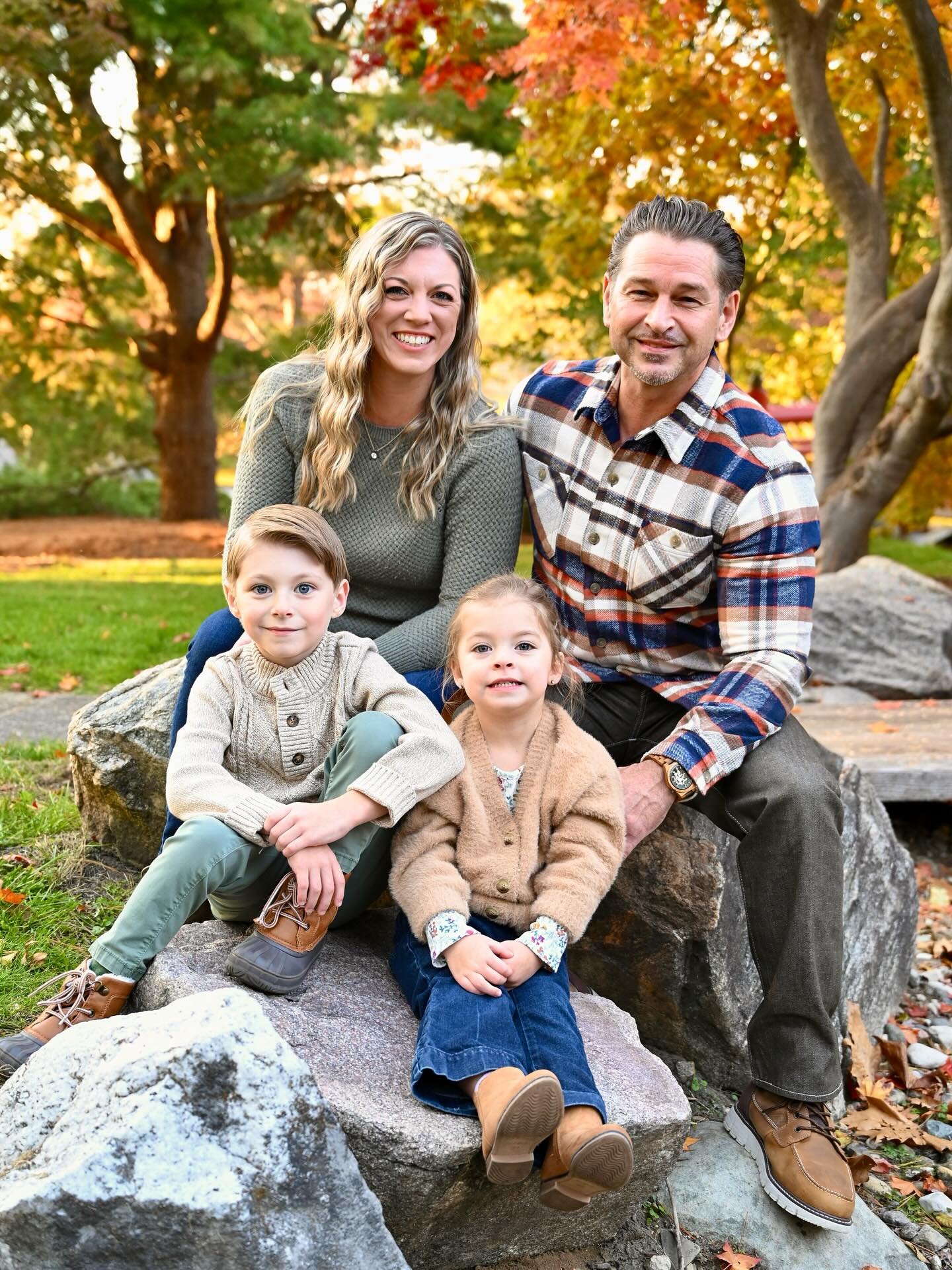 Embracing the warmth and beauty of fall with this lovely family session. And just before the leaves fell. #LoriGphotography #family photos #FamilyPhotography #CherishedMoments #familyphotographer  #familyportraits #southbendphotographer #mishawakapho