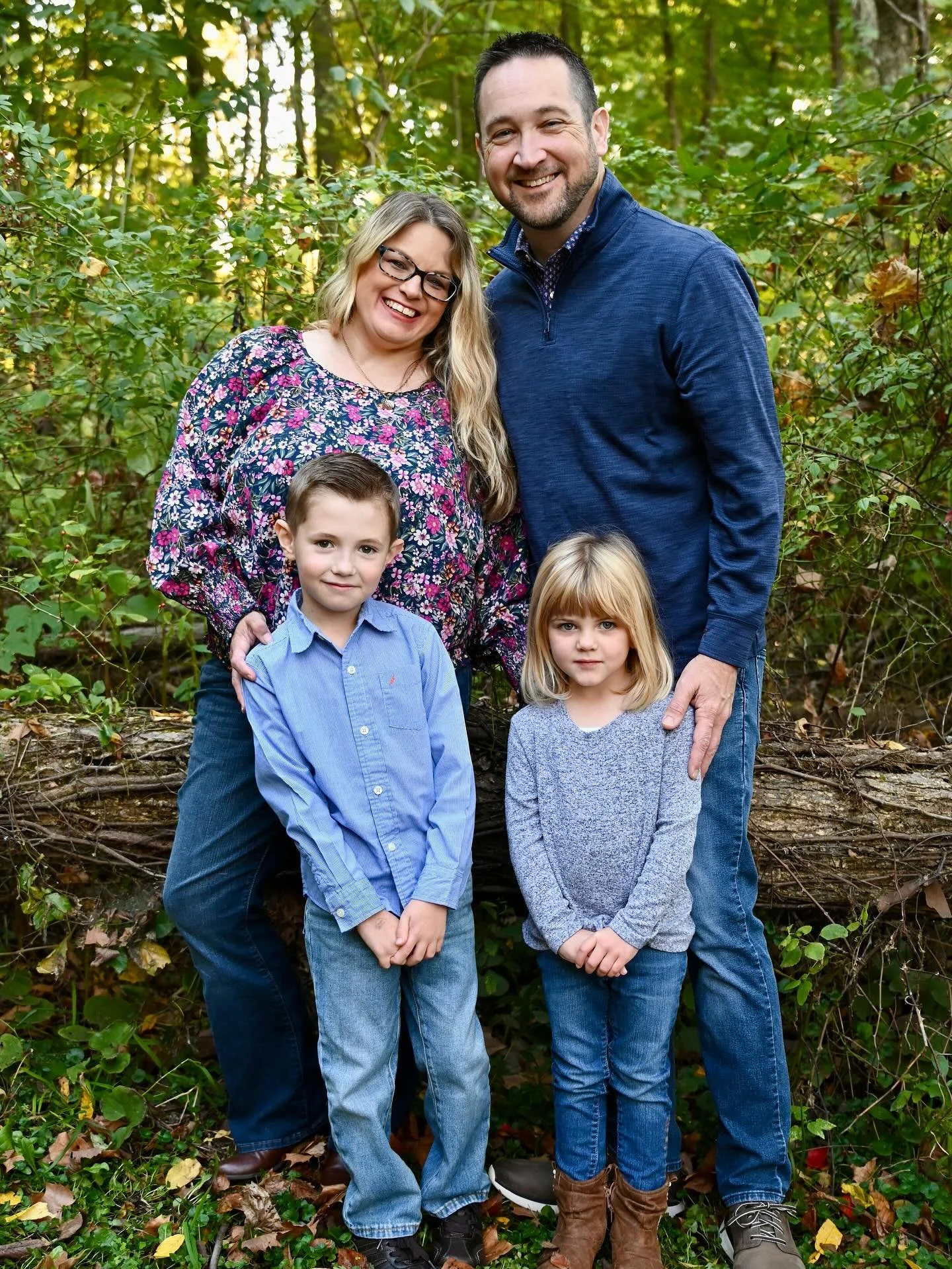 Another fabulous fall family photoshoot. #LoriGphotography #familyphotoshoot #familyphotos #indianaphotographer #portraits #headshots #fallphotoshoot