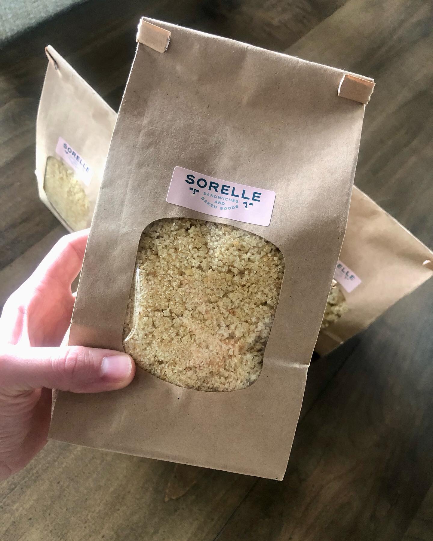 Our Focaccia Breadcrumbs are ready to grace your chicken cutlets!! We are big fans of sustainability here at Sorelle. In fact, all of our packaging is 100% compostable or recyclable. 
Our Focaccia Breadcrumbs are made from the trim of our focaccia, n