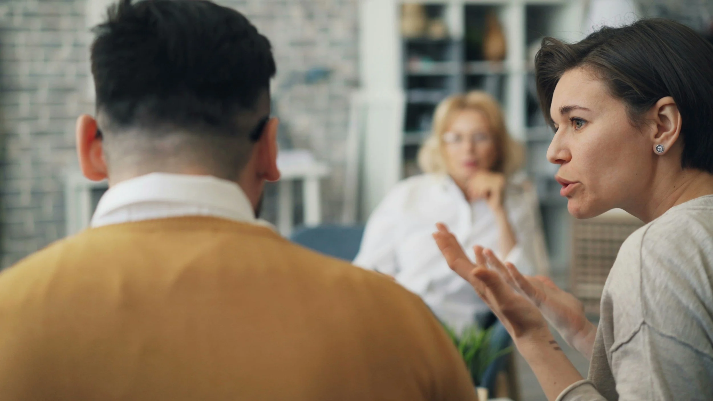 two people in a disagreement