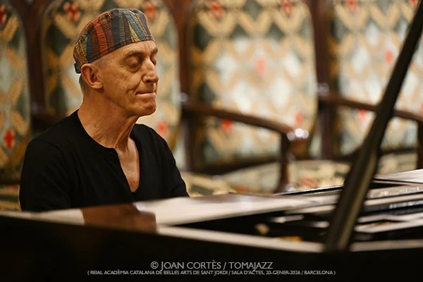 UNDRESS &amp; FLY critic &amp; photos