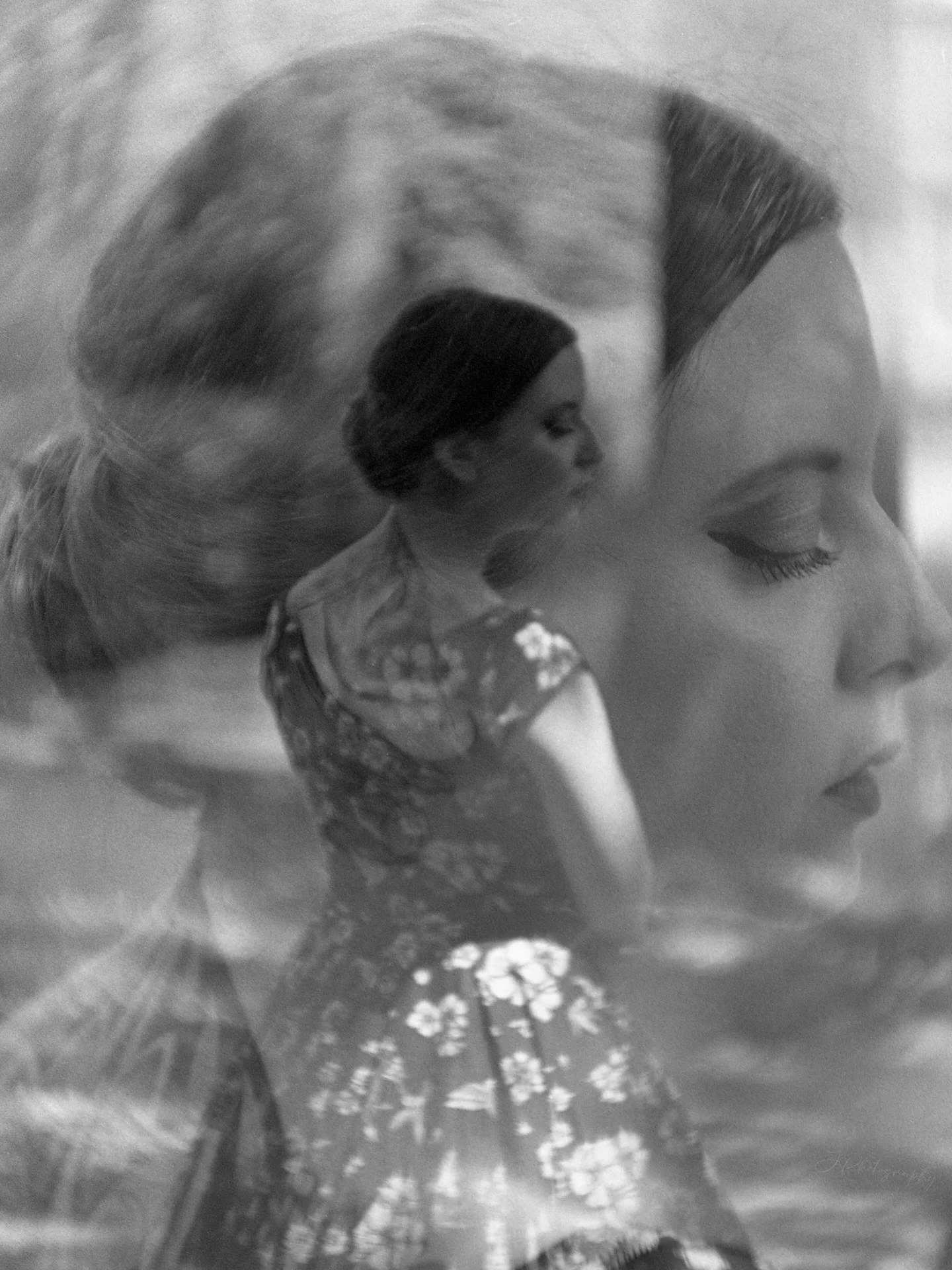 S&eacute;rie Portraits Oniriques, avec @red_yuna 
www.jphotography.eu
Double Exposition argentique, Canon EOS 5 et Cinestill XX @200 isos.