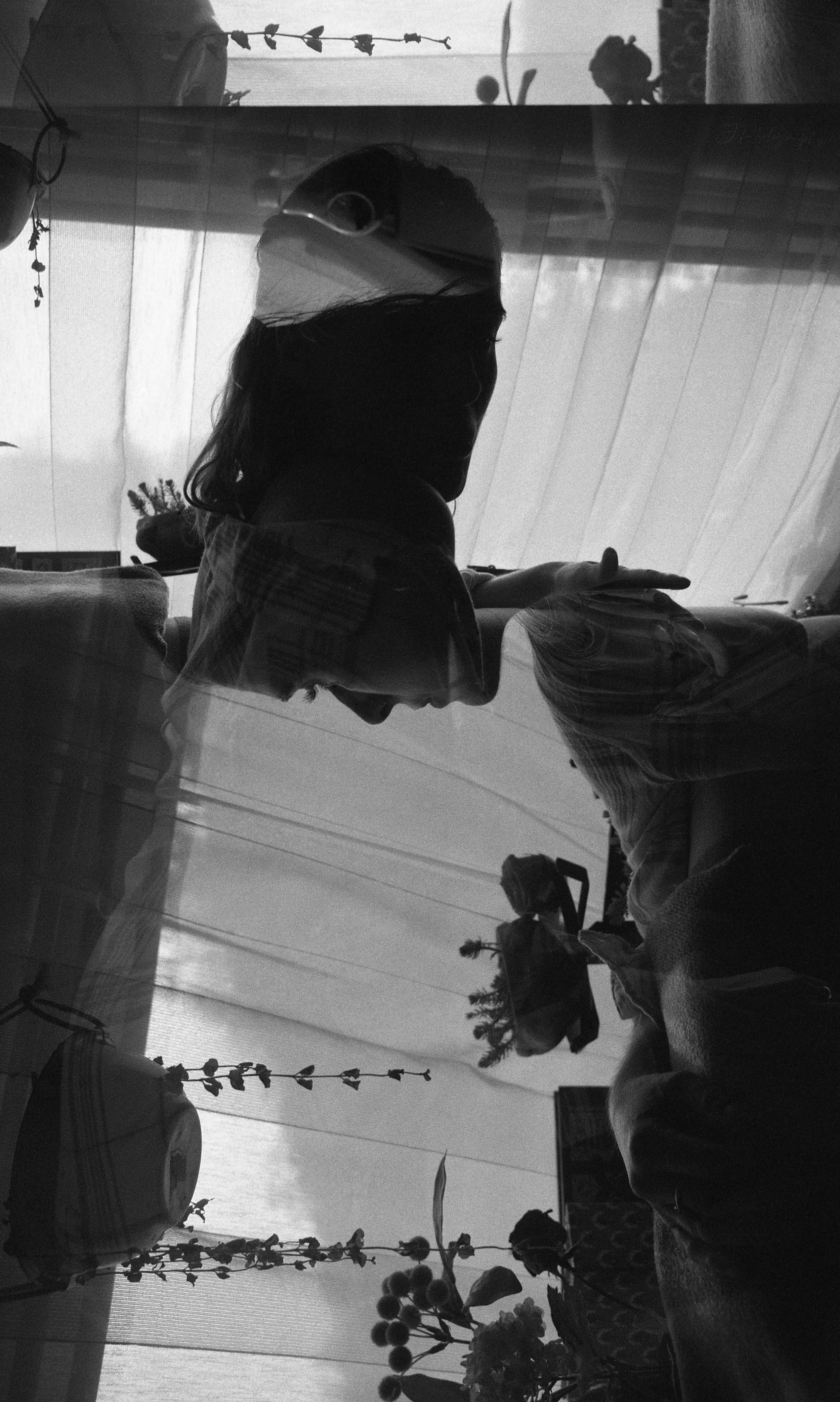 Dans sa caravane, avec Sassy_Chloé.
Minolta X700 et Ilford PAN 400.