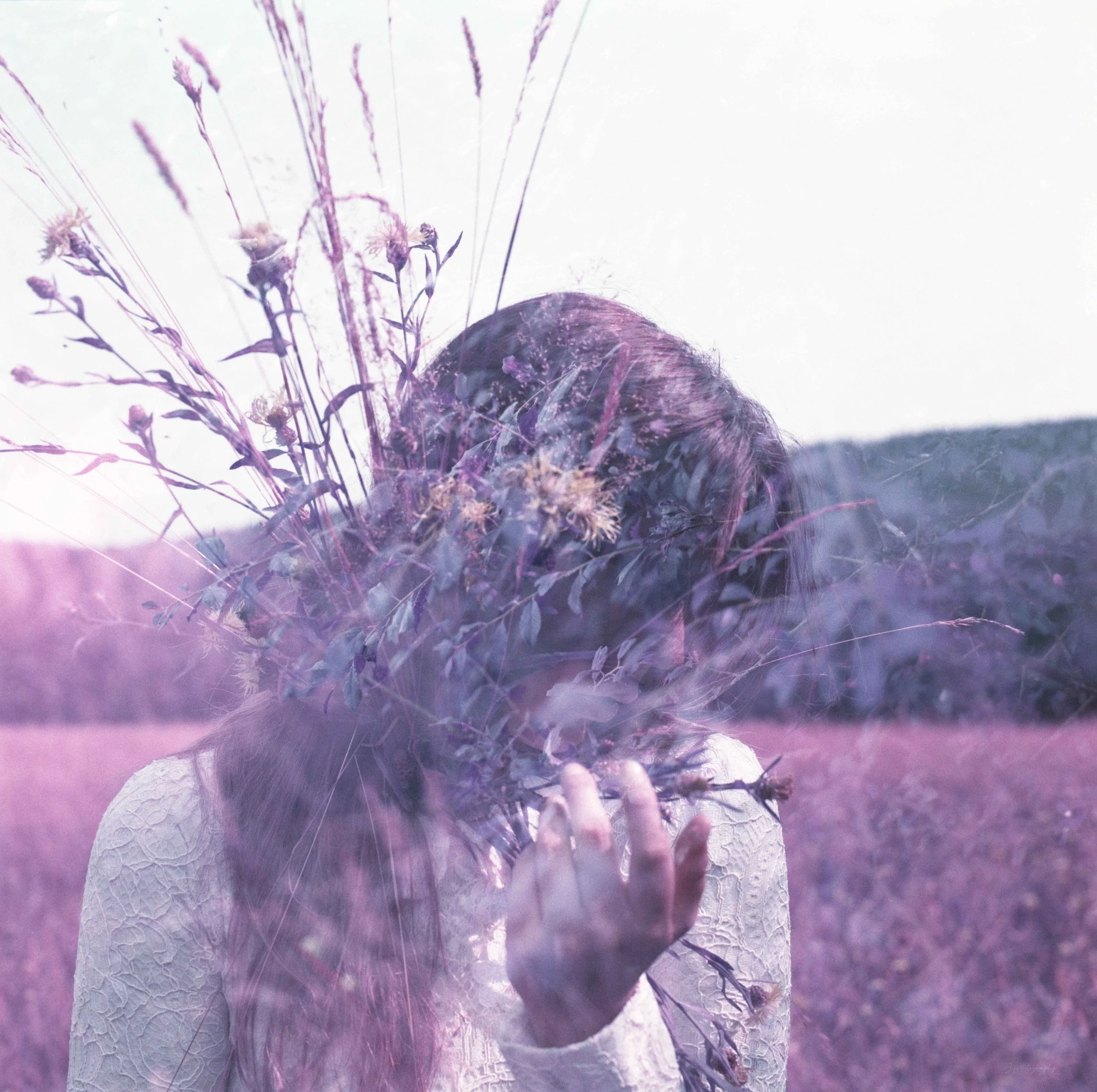 SHOOTING-LAETITIA-CLAIRIERE-LOMO-PURPLE-17-06-23-002.jpg