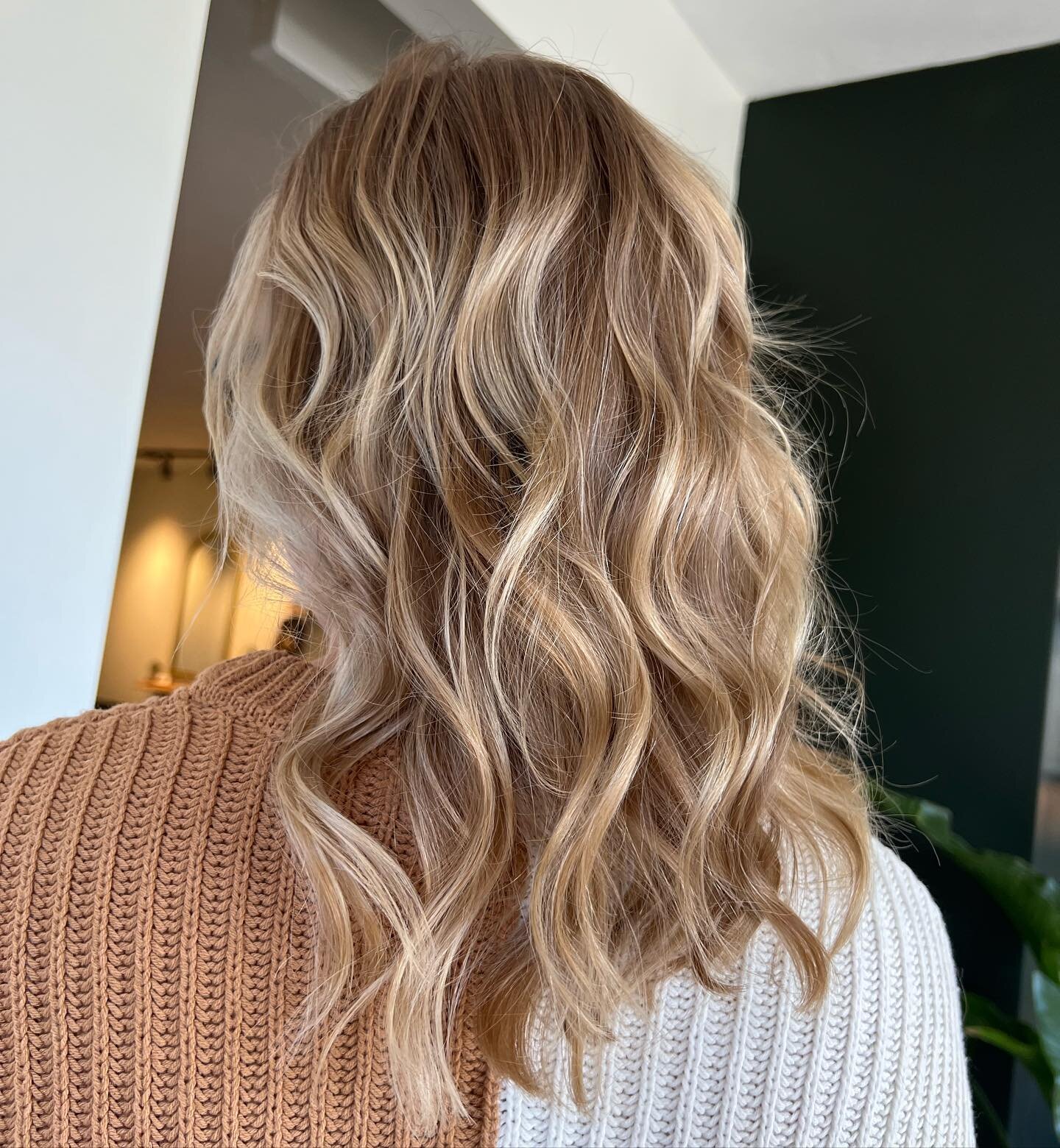 &ldquo;I still want to feel blonde, but I want to have more contrast and a more rooted look for fall&rdquo; 

Say no more babe ⚡️

If you&rsquo;ve been in you know I have been trying some new techniques + products and it has me super jazzed. 

What&r