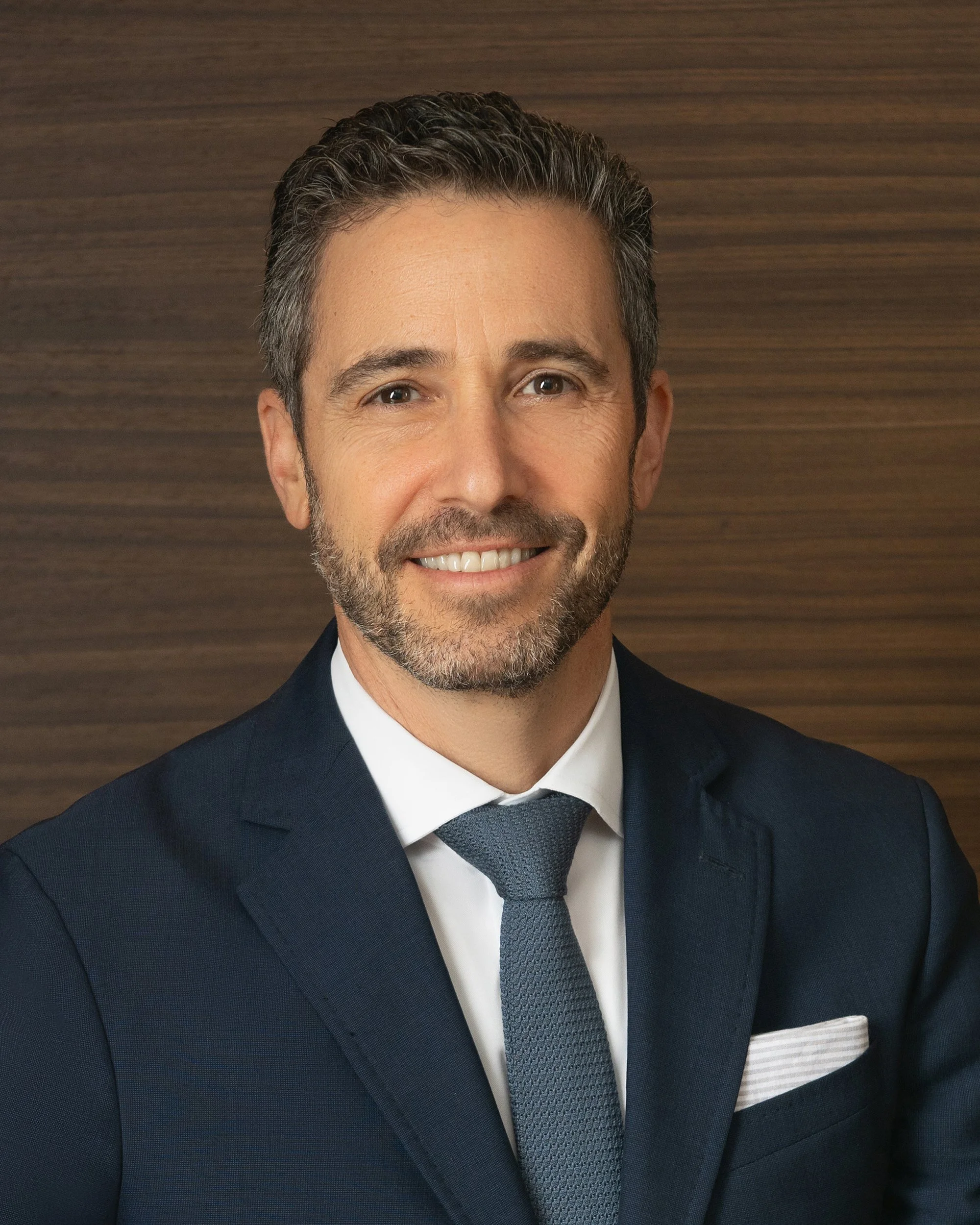 investment-banker-linkedin-headshot-glenview-il.jpg