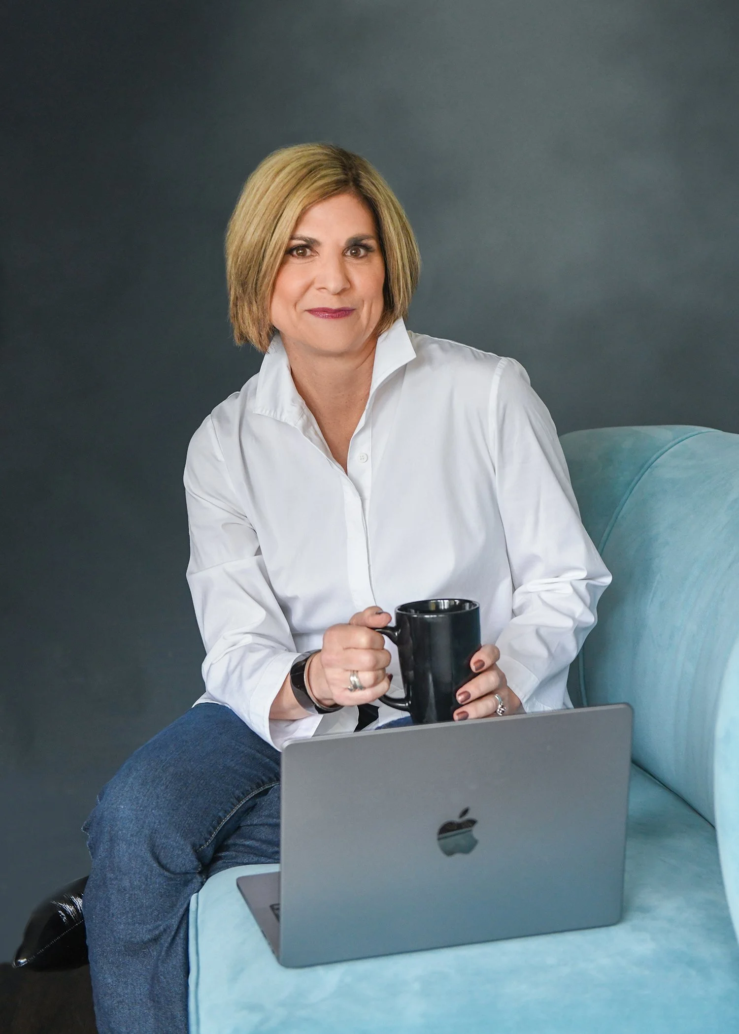 business-influencer-speaker-profile-branding portrait.jpg