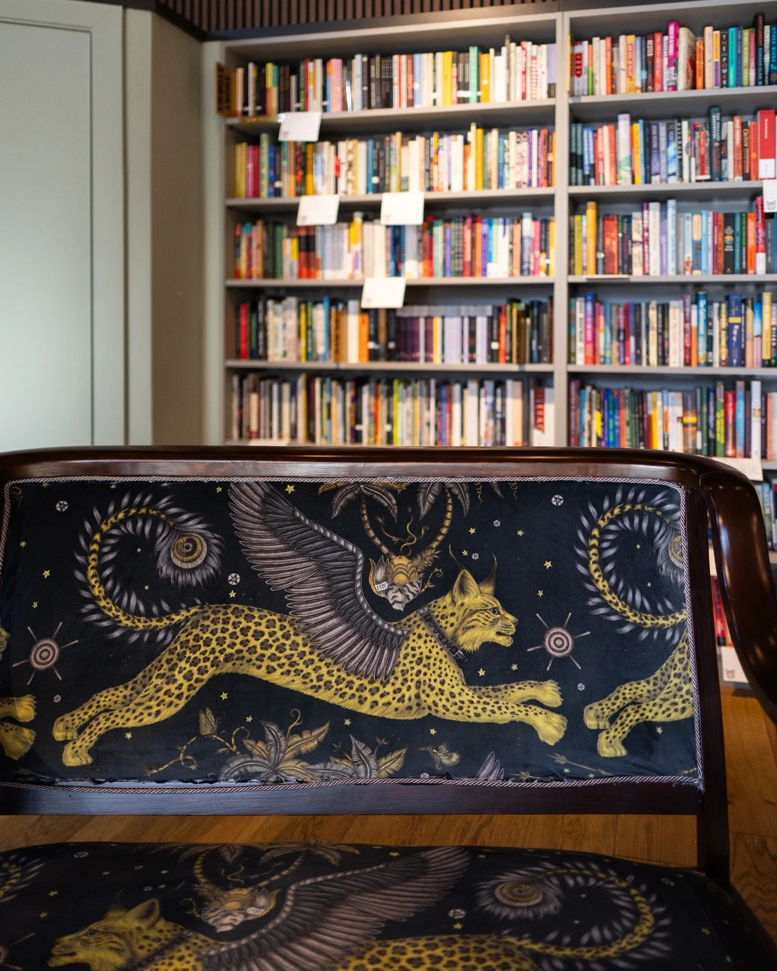 Hey, @thelynxbooks, can we get a prize for spotting every hidden lynx in the store?