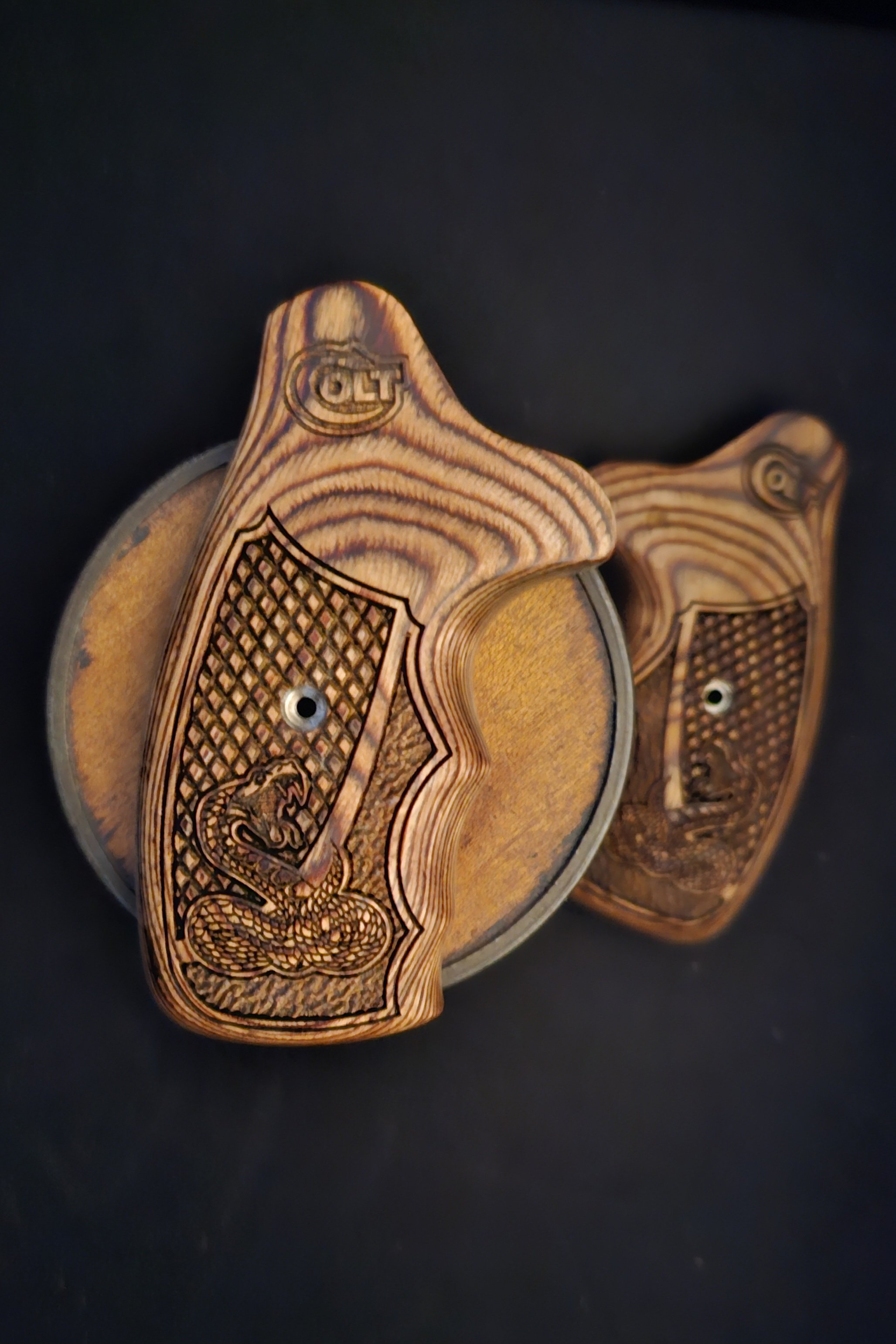 Colt Viper 2024-Present Fingergroove Target Inset "Viper" FlatTop Diamonds/Stipple with Optional Medallions & Backstrap!