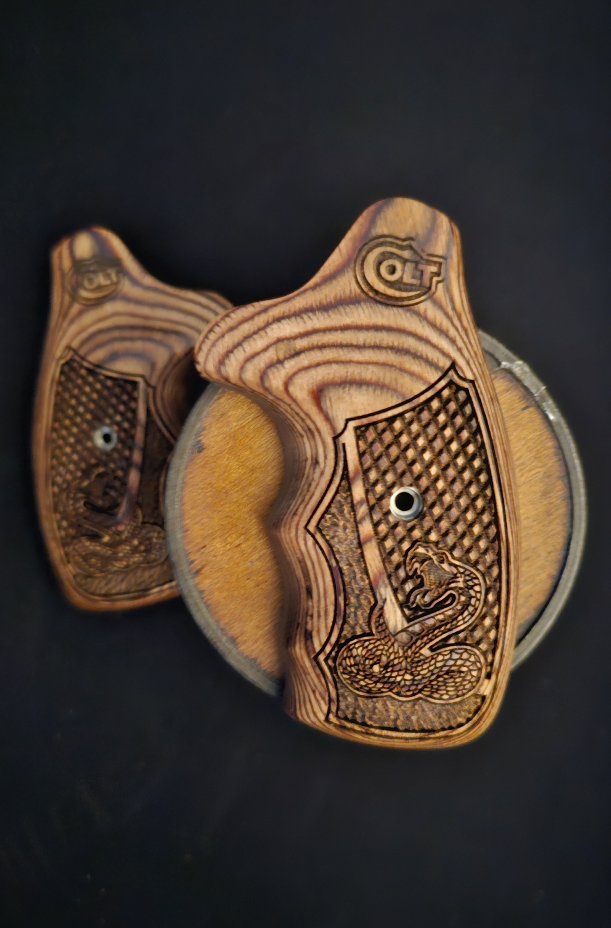 Colt Viper 2024-Present Fingergroove Target Inset "Viper" FlatTop Diamonds/Stipple with Optional Medallions & Backstrap!