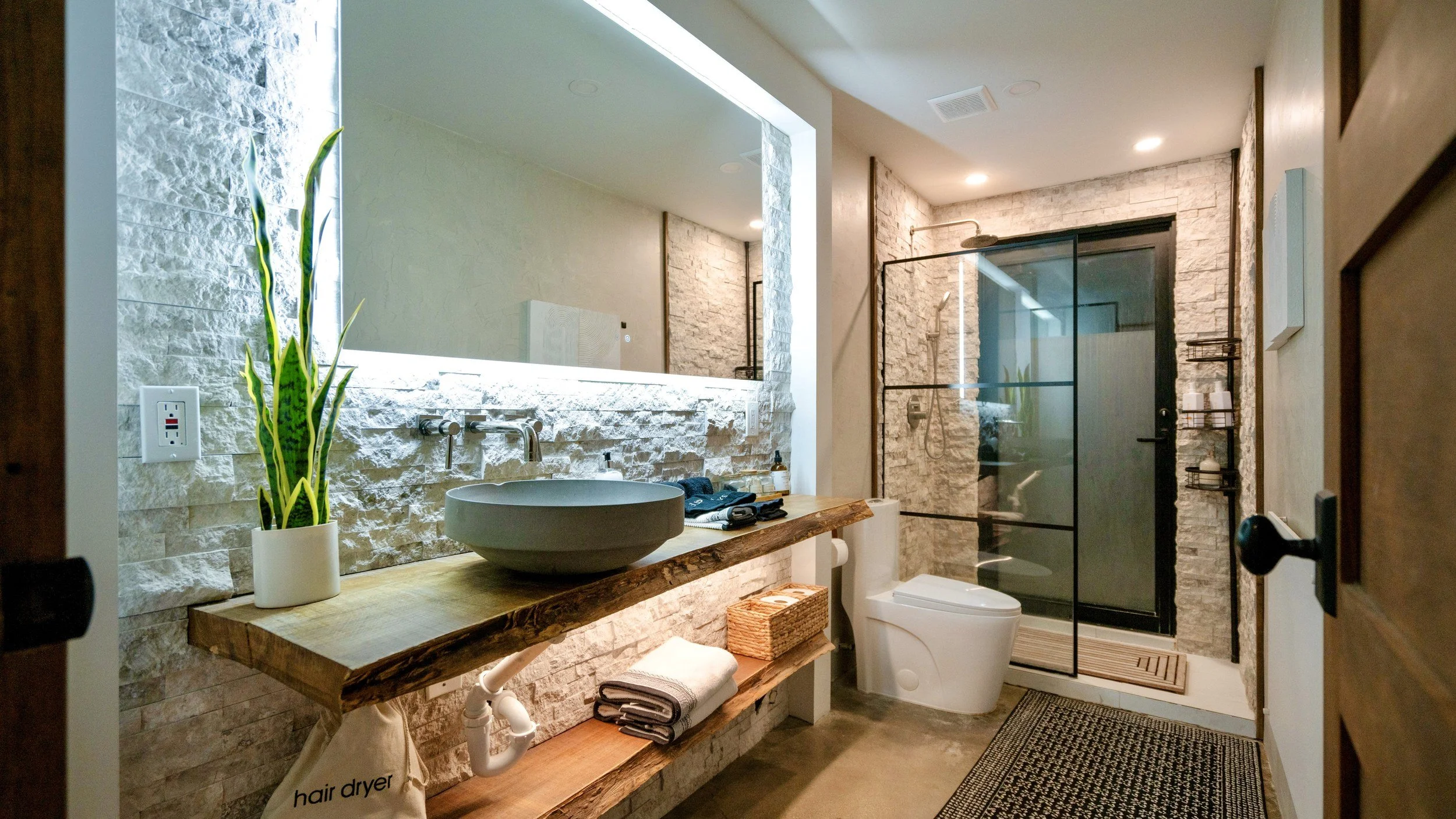 24-636 Valencia Dr Interior-80.jpg