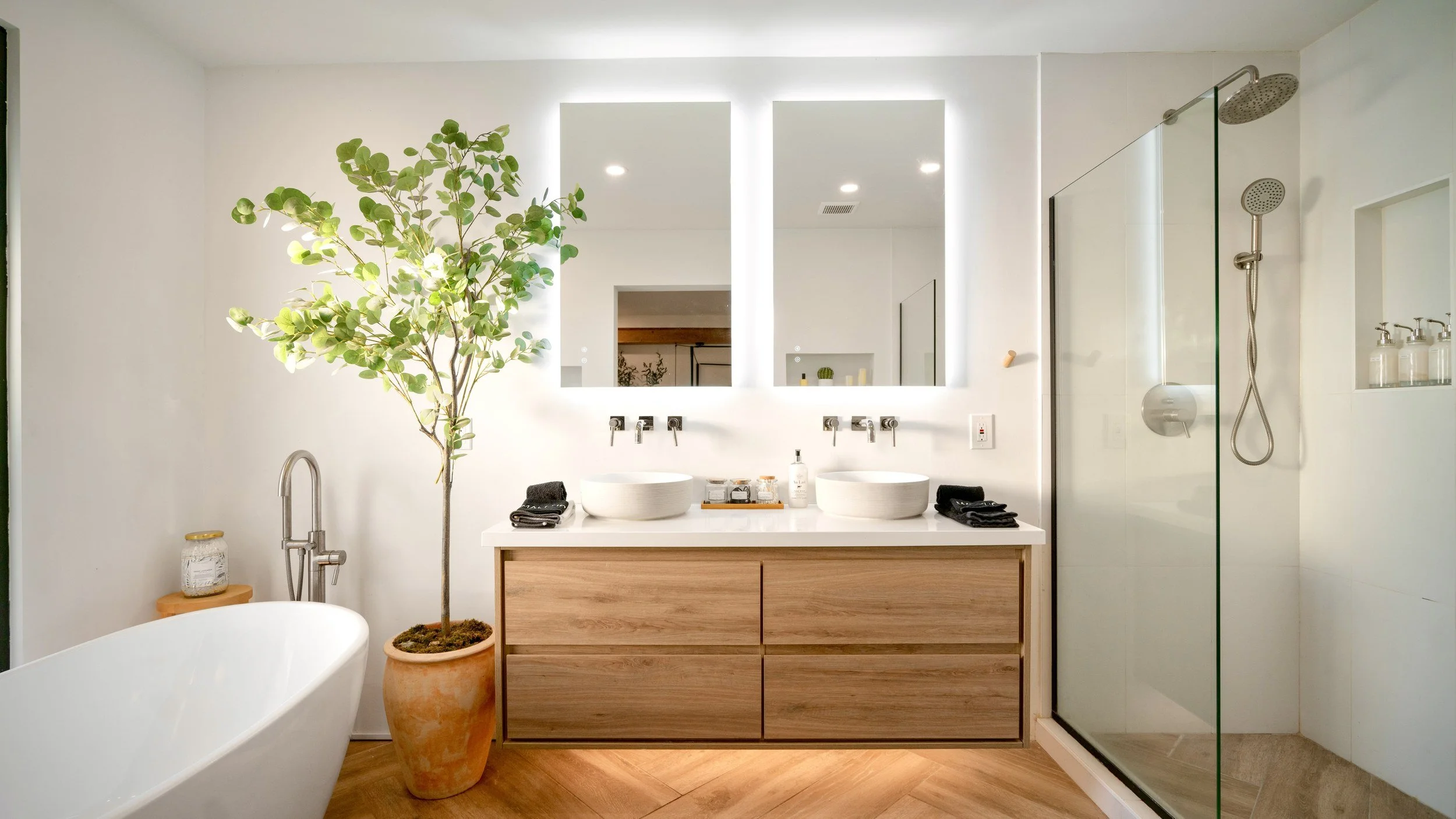 23-636 Valencia Dr Interior-16.jpg