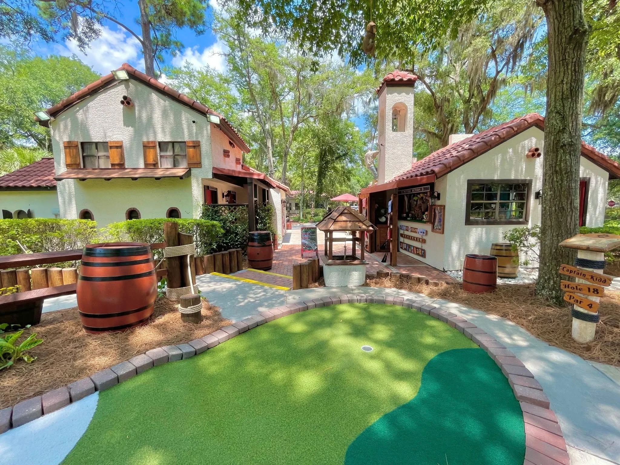 It's the last day to sign up for our Adult Mini Golf League ⛳️ 🏴&zwj;☠️ 
Grab your partner and join us at Pirate's Island starting the week of October 7th!
Learn more &gt;&gt;&gt; islandreccenter.org/mini-golf