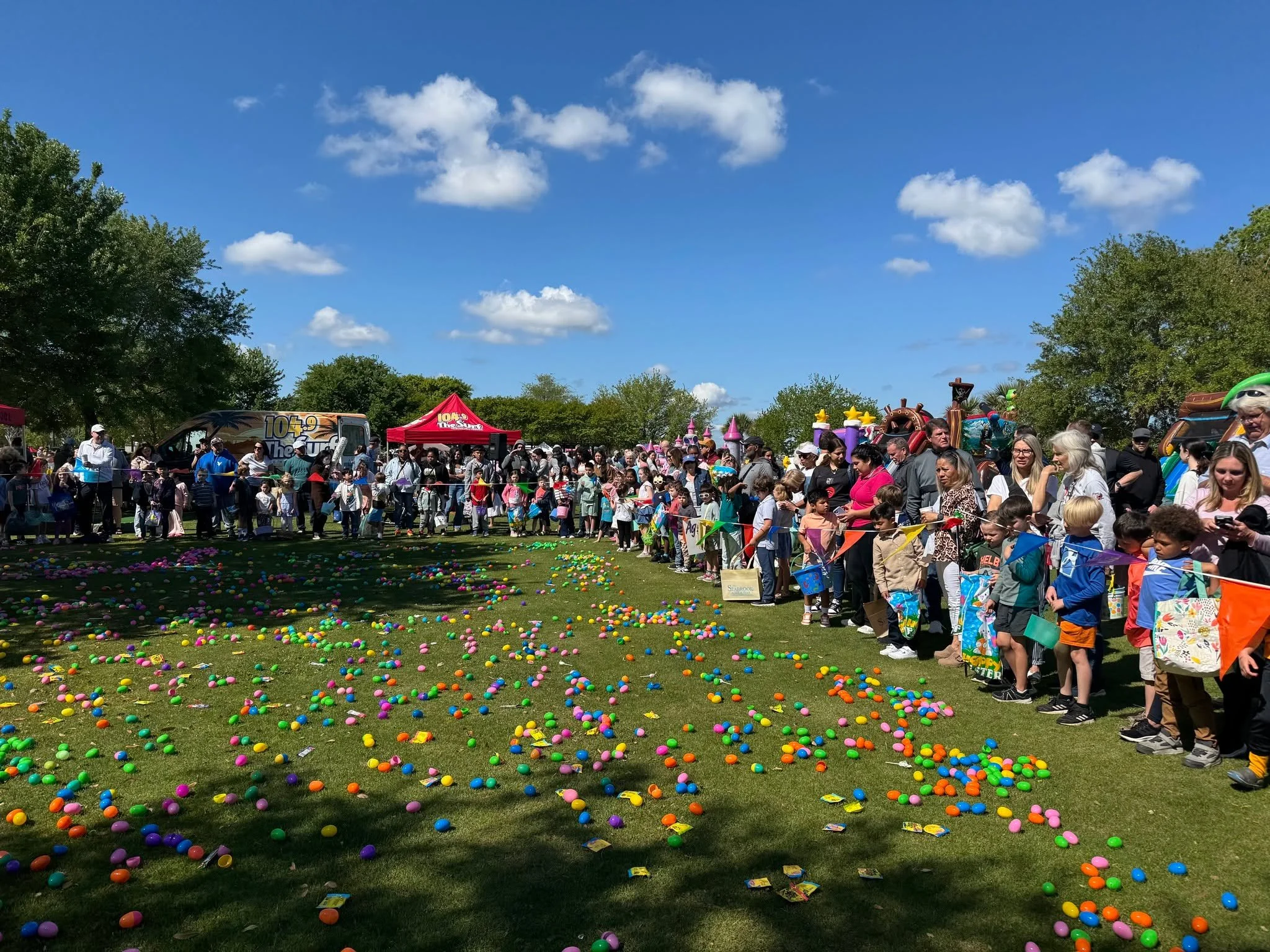 We are egg-cited for Saturday! Our FREE event starts at 10am with the egg hunt at 11am sharp. Parking fills up quick at Shelter Cove Park 🐰  islandreccenter.org/events/easter