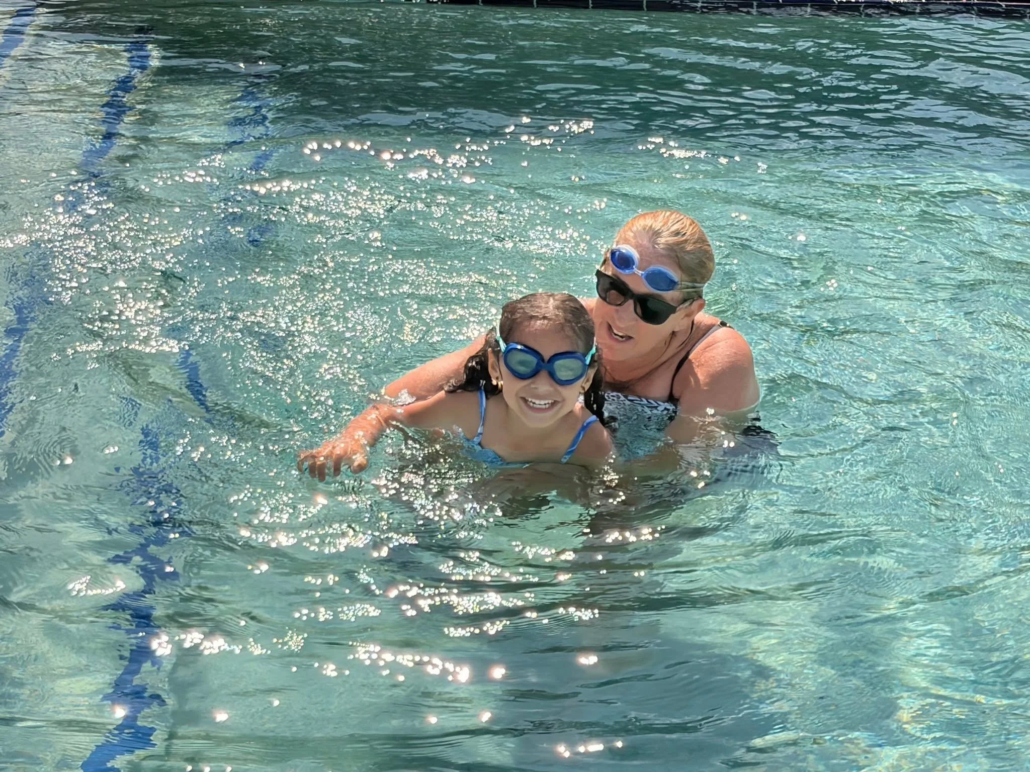 Summer is the perfect time to learn how to swim! Limited spots remain for June sessions: islandreccenter.org/swim-lessons
