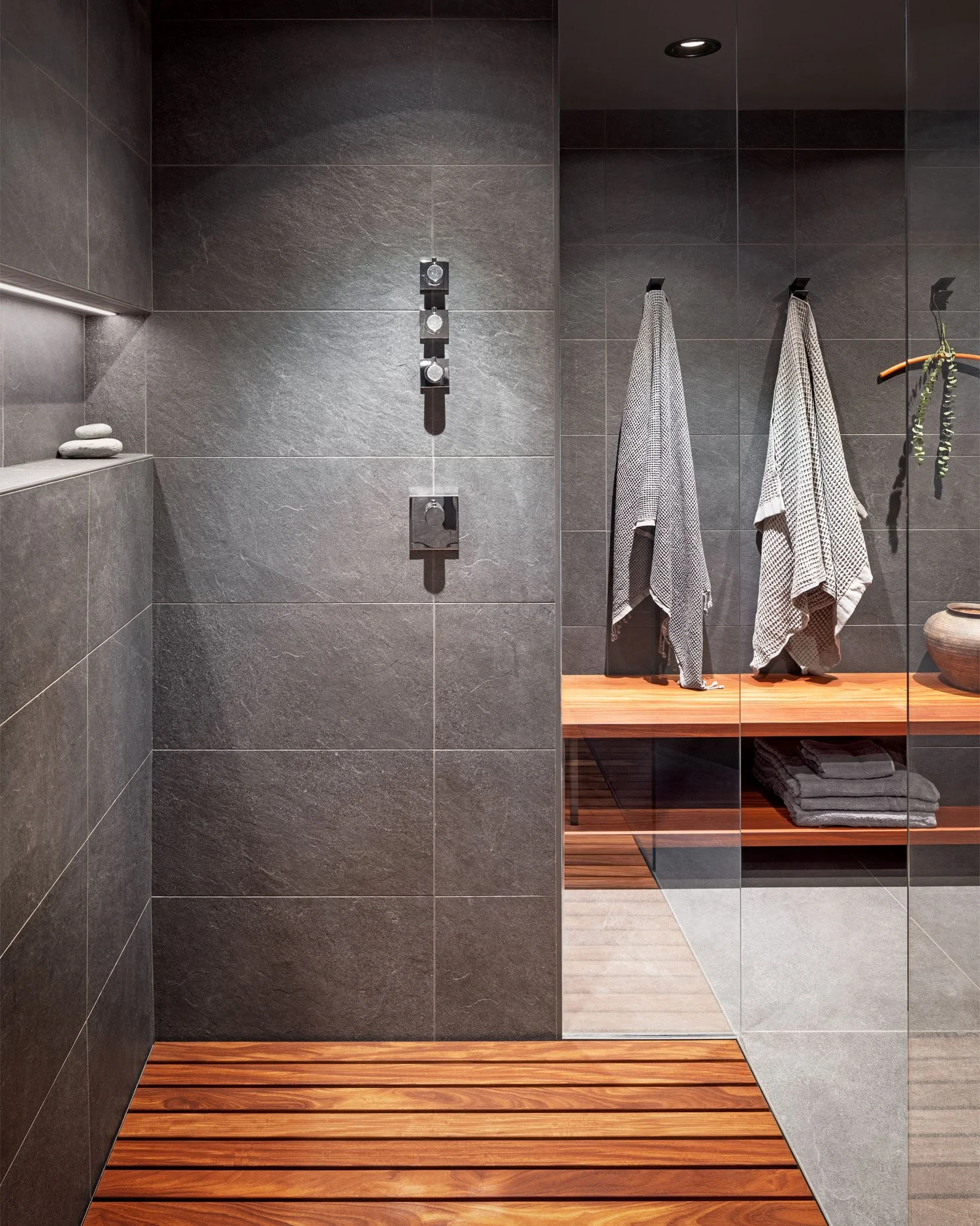 gallery_the-spa_shower-end.jpg