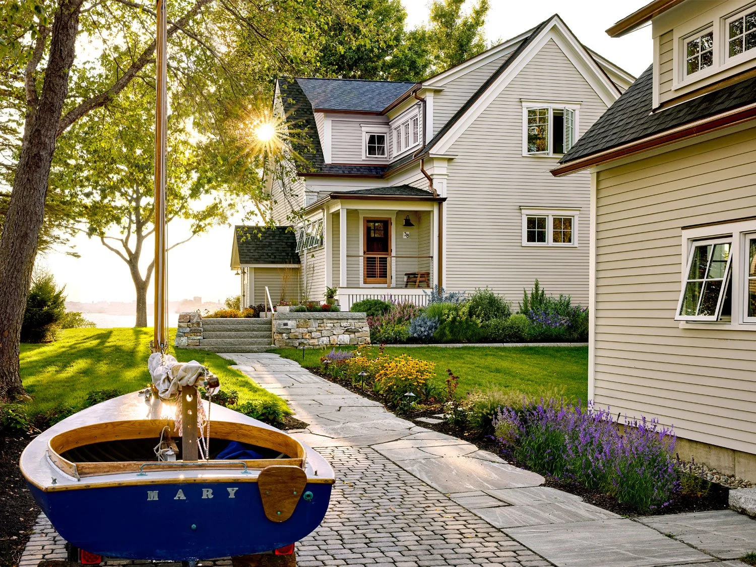 project-page_baylight_1470-driveway-with-boat_h.jpg
