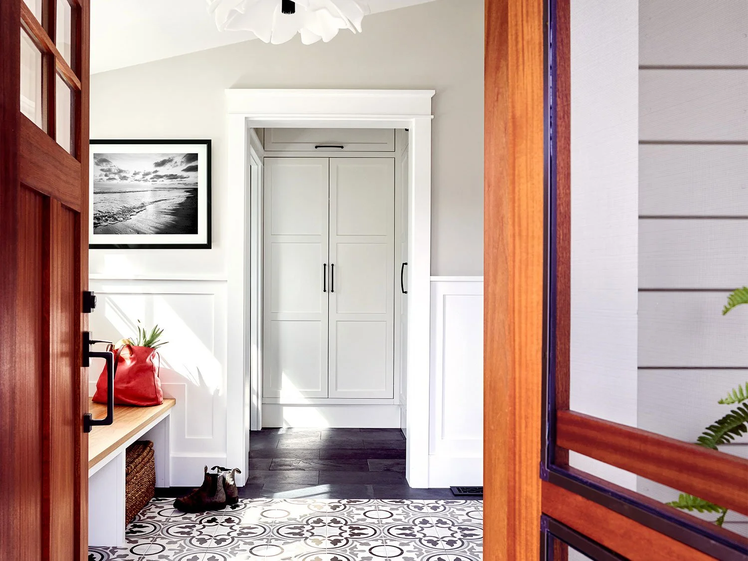 project-page_baylight_5394-front-hall-from-front-door_h.jpg
