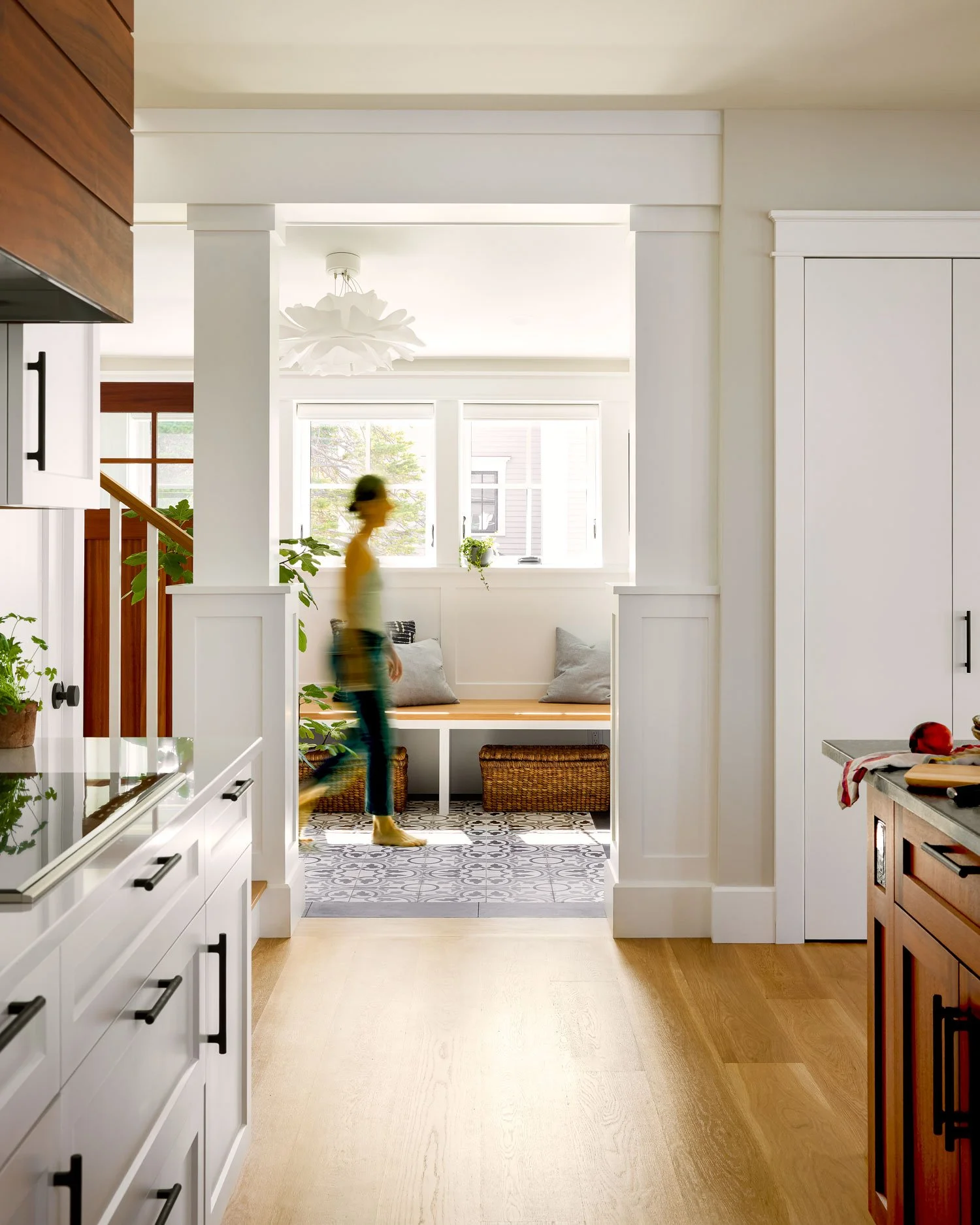 project-page_baylight_6153-front-hall-from-kitchen_v.jpg
