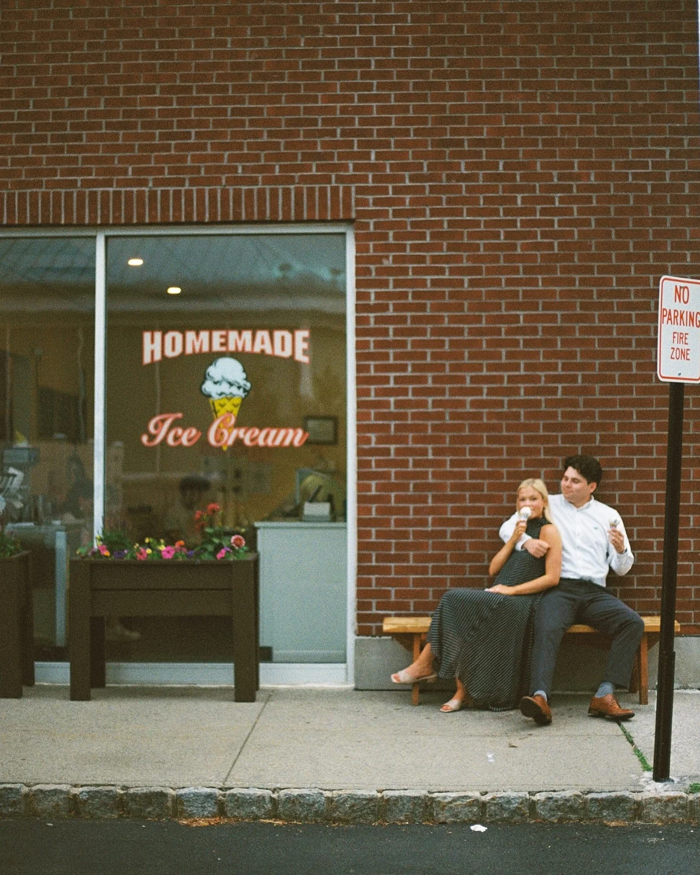 elementary school -&gt; fianc&eacute;s

35mm + digital