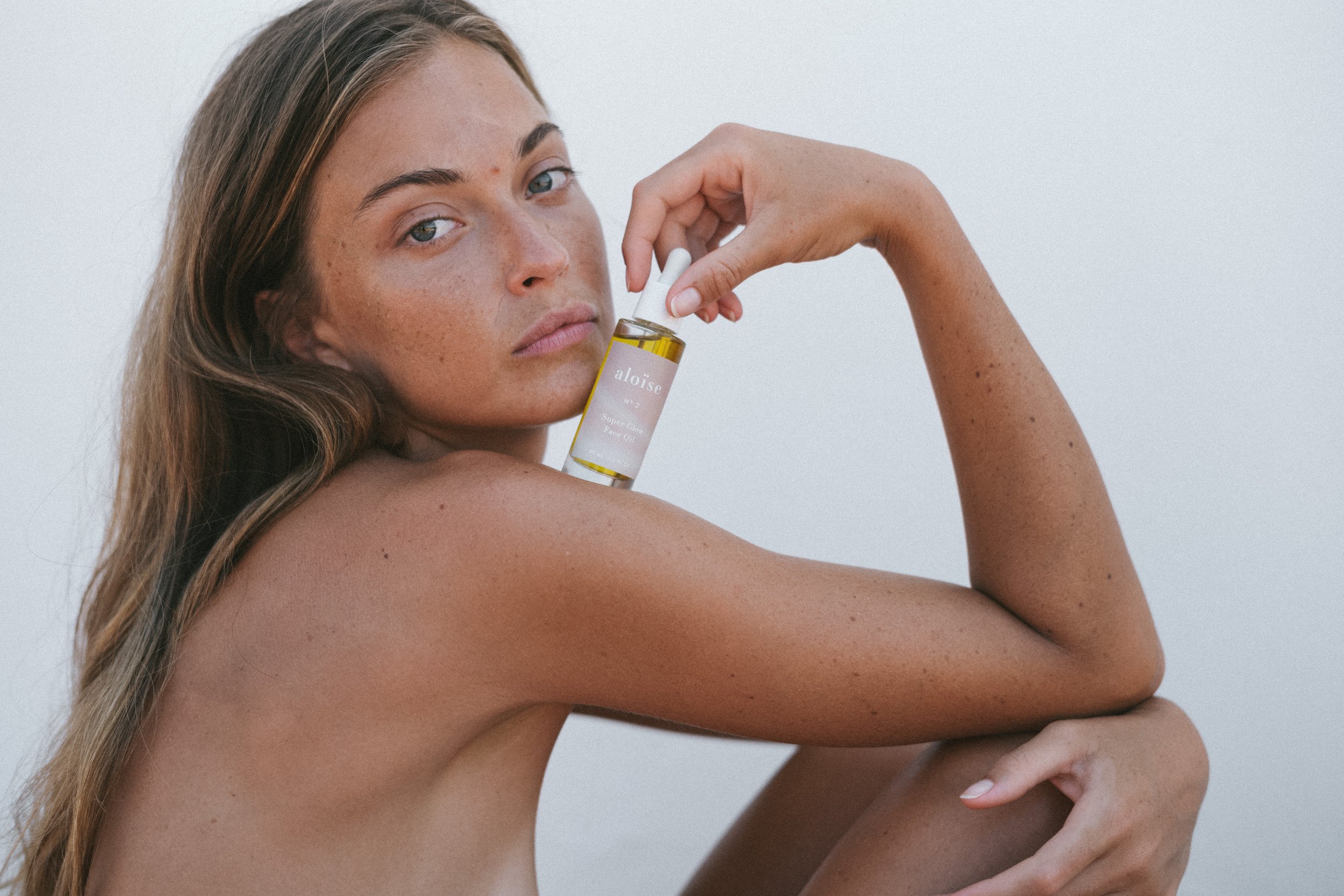 Super Glow Face Oil, glow skin, face oil, Aloïse botanicals, botanicals, clean beauty, natural ingredients, holistic beauty, prickly pear, rosehip seed oil, glow, healthy skin