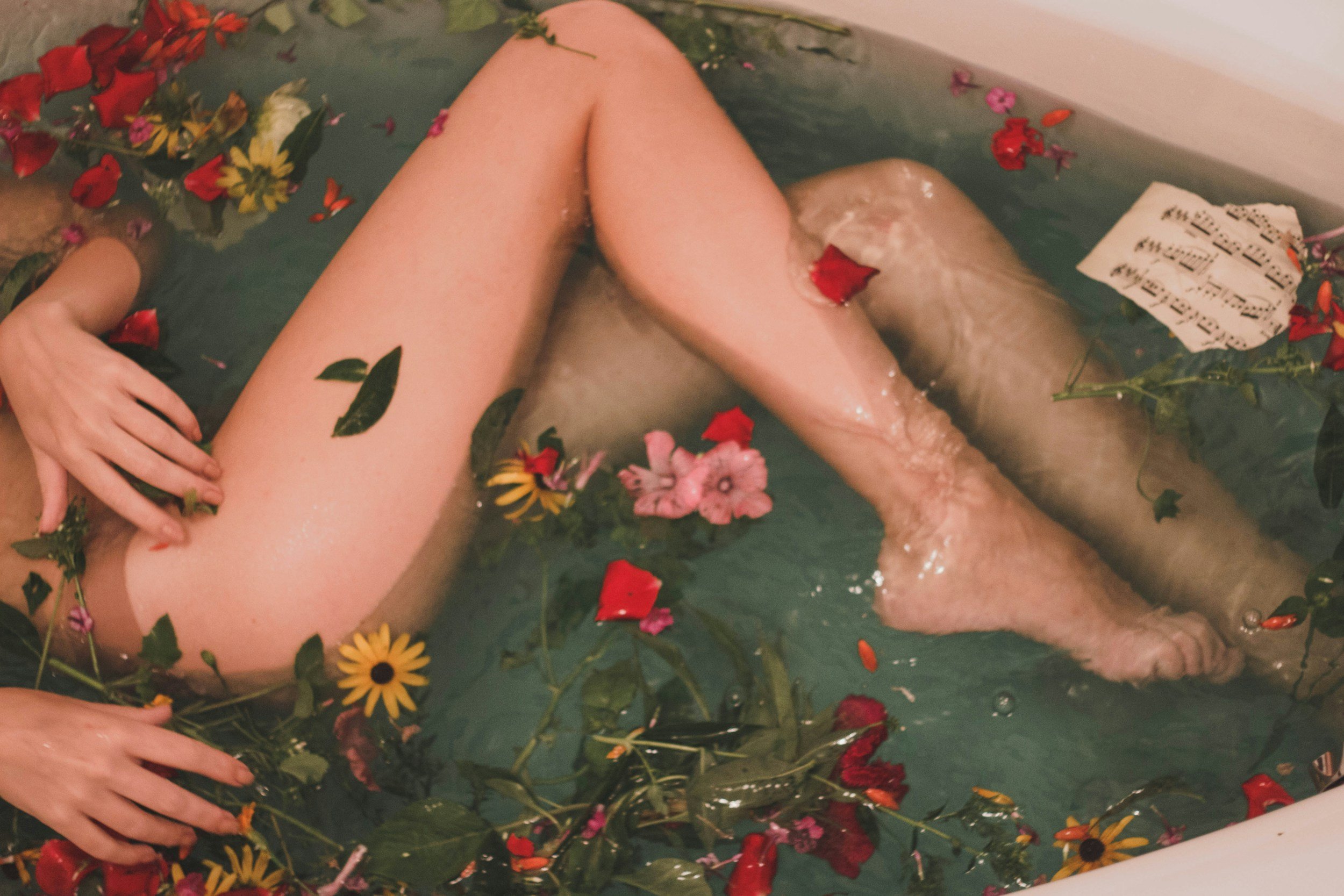 Cold Plunging & Your Cycle: When to Chill and When to Warm Up