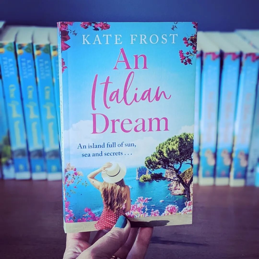 An Italian Dream was published a month ago today and it already has over 300 ratings, which is just incredible. Thank you to everyone who has read it and left a review. It's also flying an Amazon bestseller flag in the UK and has snuck into the top 5