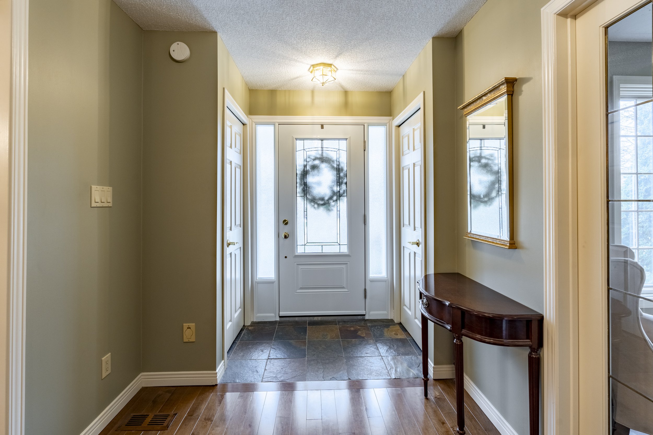 592 Stonebury Cres-5.jpg