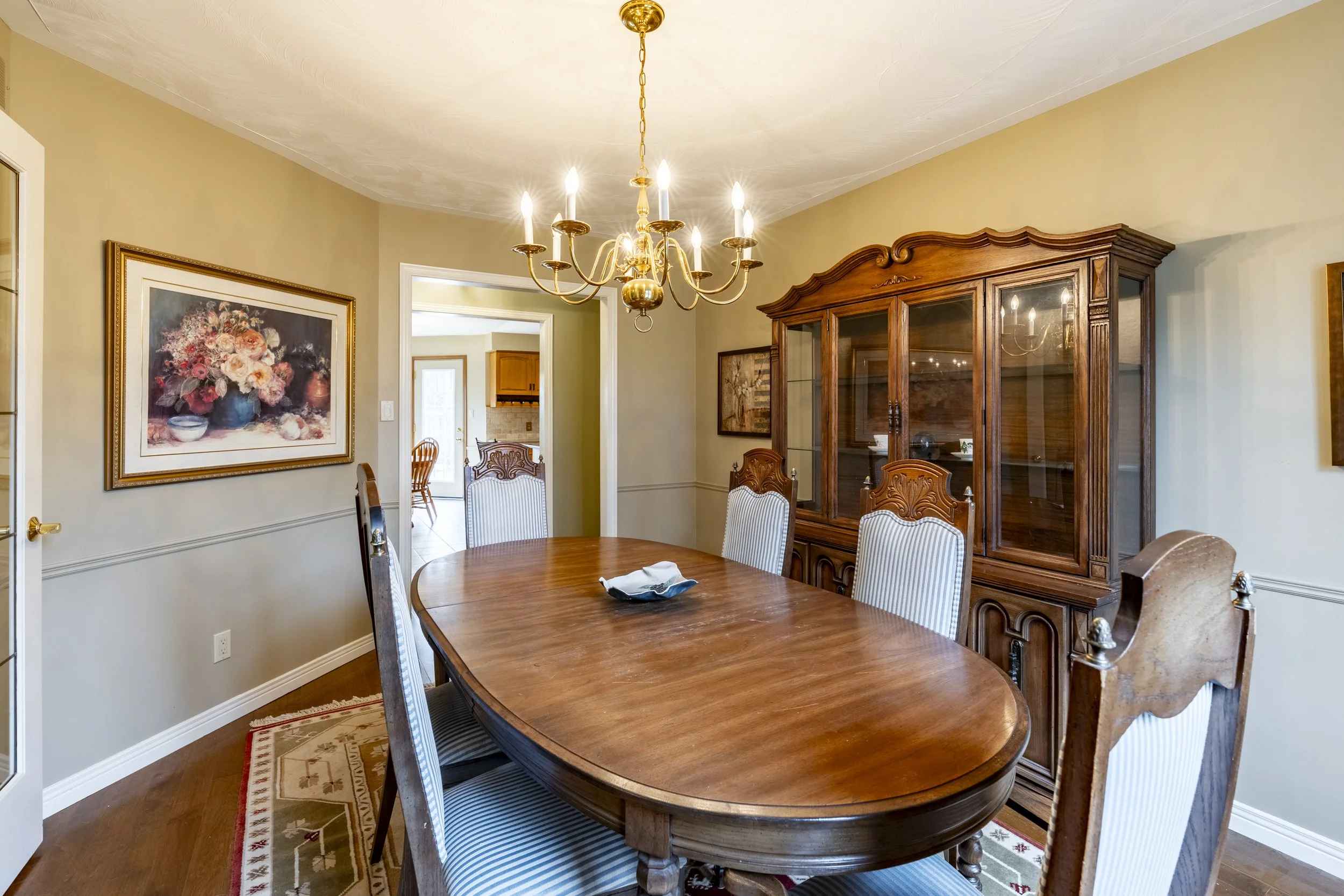 592 Stonebury Cres-10.jpg