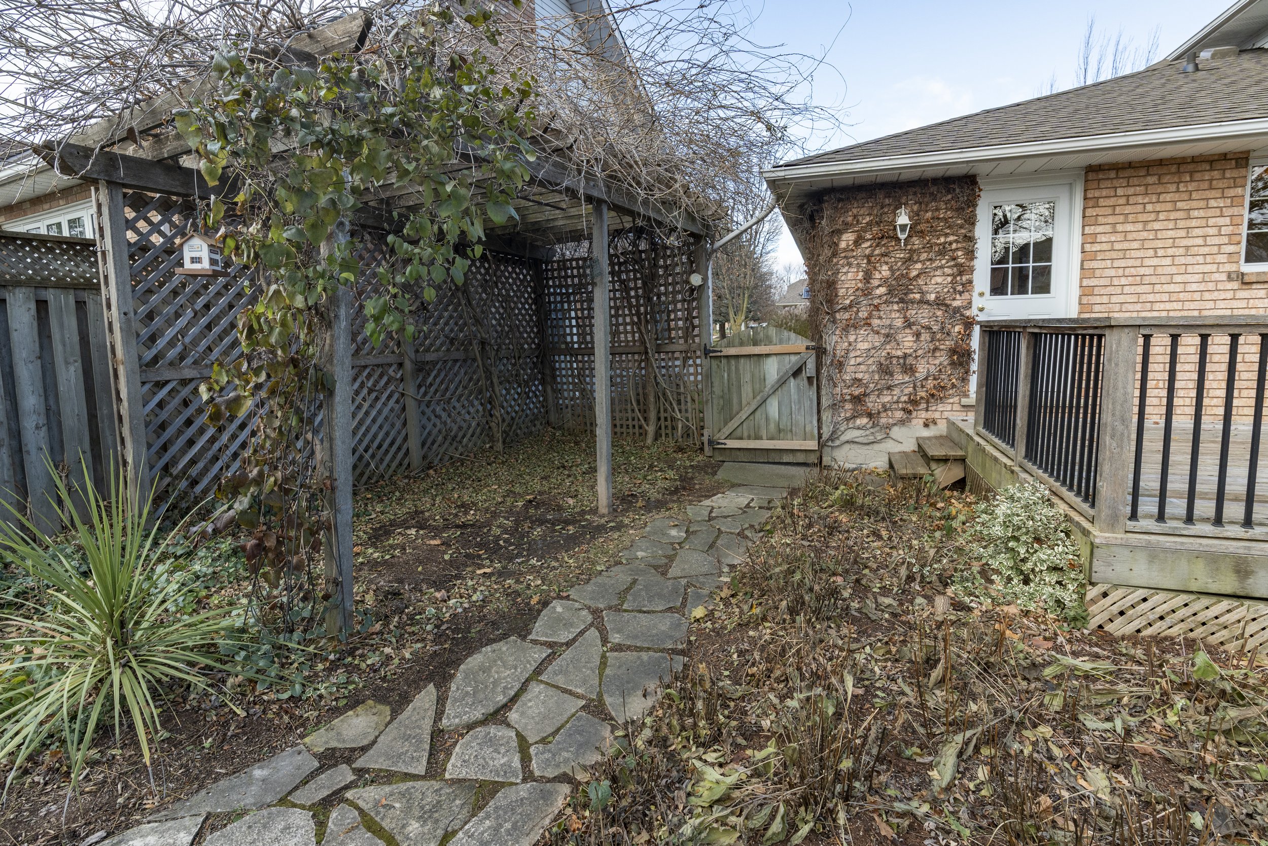 592 Stonebury Cres-59.jpg