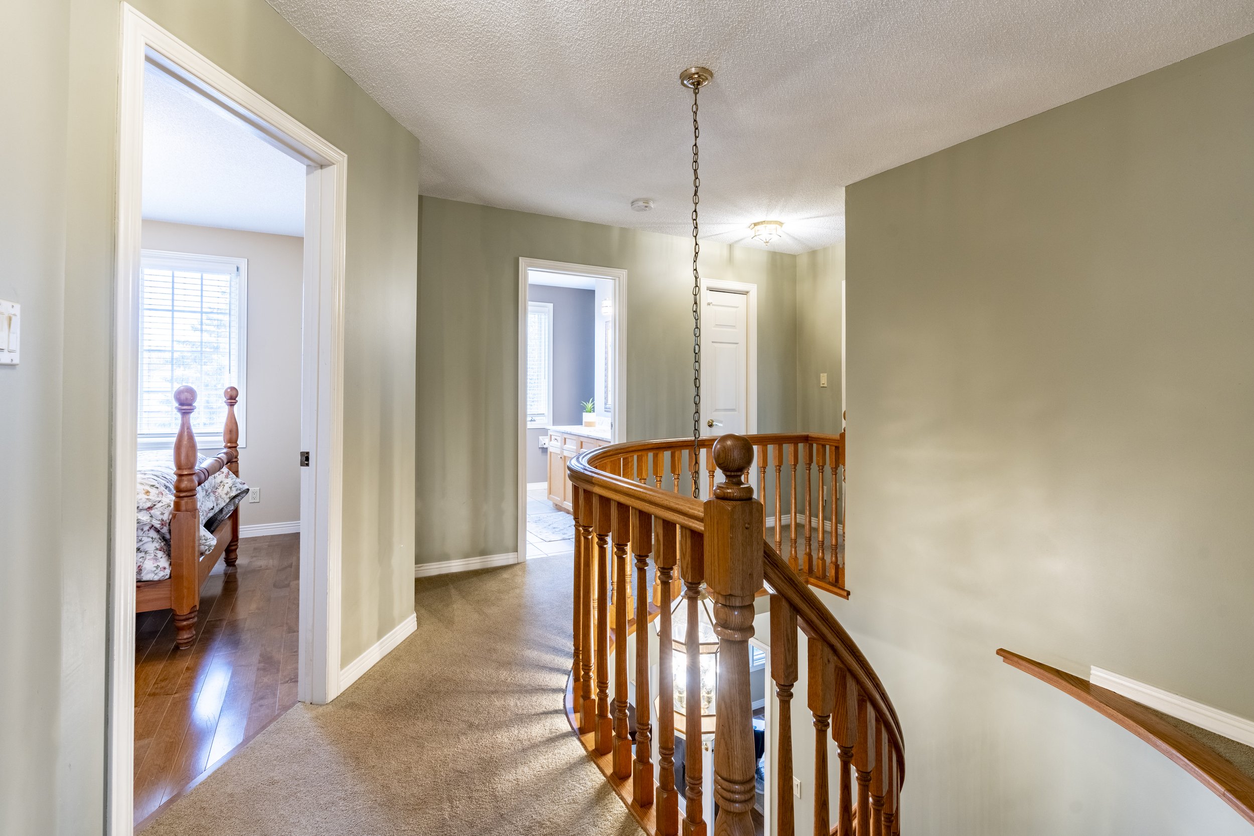 592 Stonebury Cres-37.jpg