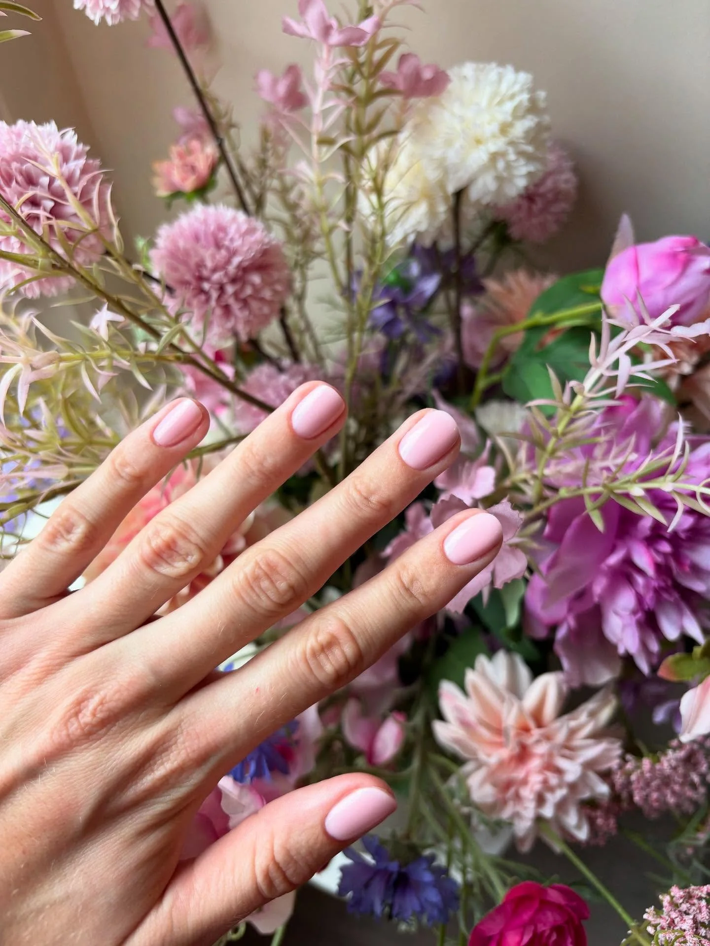 🎀 Builder gel: pearl blush van @anole_shop  #BIABNails #BIABOudBeijerland #NagelstudioOudBeijerland #HoekscheWaardBeauty 
#BuilderInABottle #NudeBIAB #SterkeNagels #NaturalNails 
#Gelnagels #NailGoals #NailInspo #InstaNails 
#NailTech #NailCare #Bea