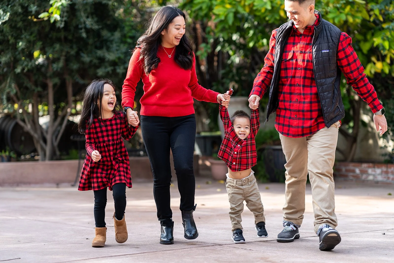 56-231224 Estella Fam.jpg