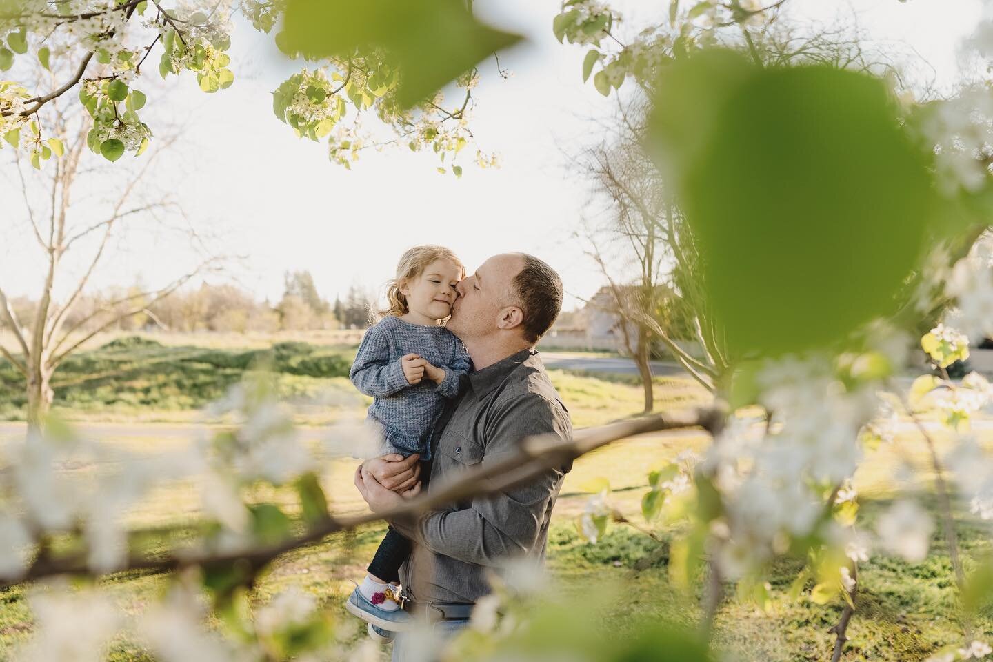 Happy Monday from the blossom trees!

#greenvintagephotography #midtownportraitstudio #midtownsacramento #sacramentoportraits #davis #roseville #folsom 
 #sacramentophotographer #sacramentophotography #sacramentofamilyphotography #sacramentofamilypho