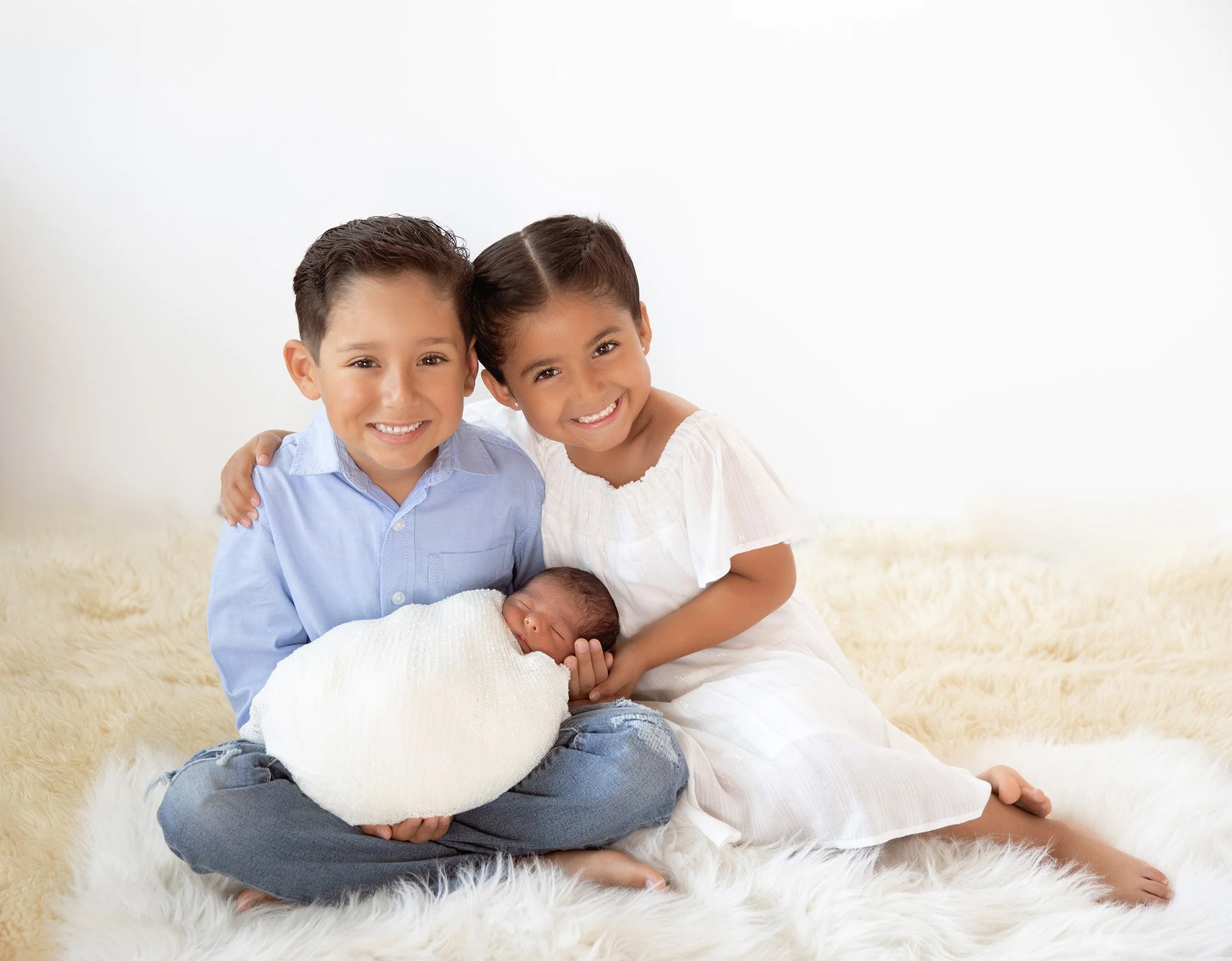 siblings with newborn baby