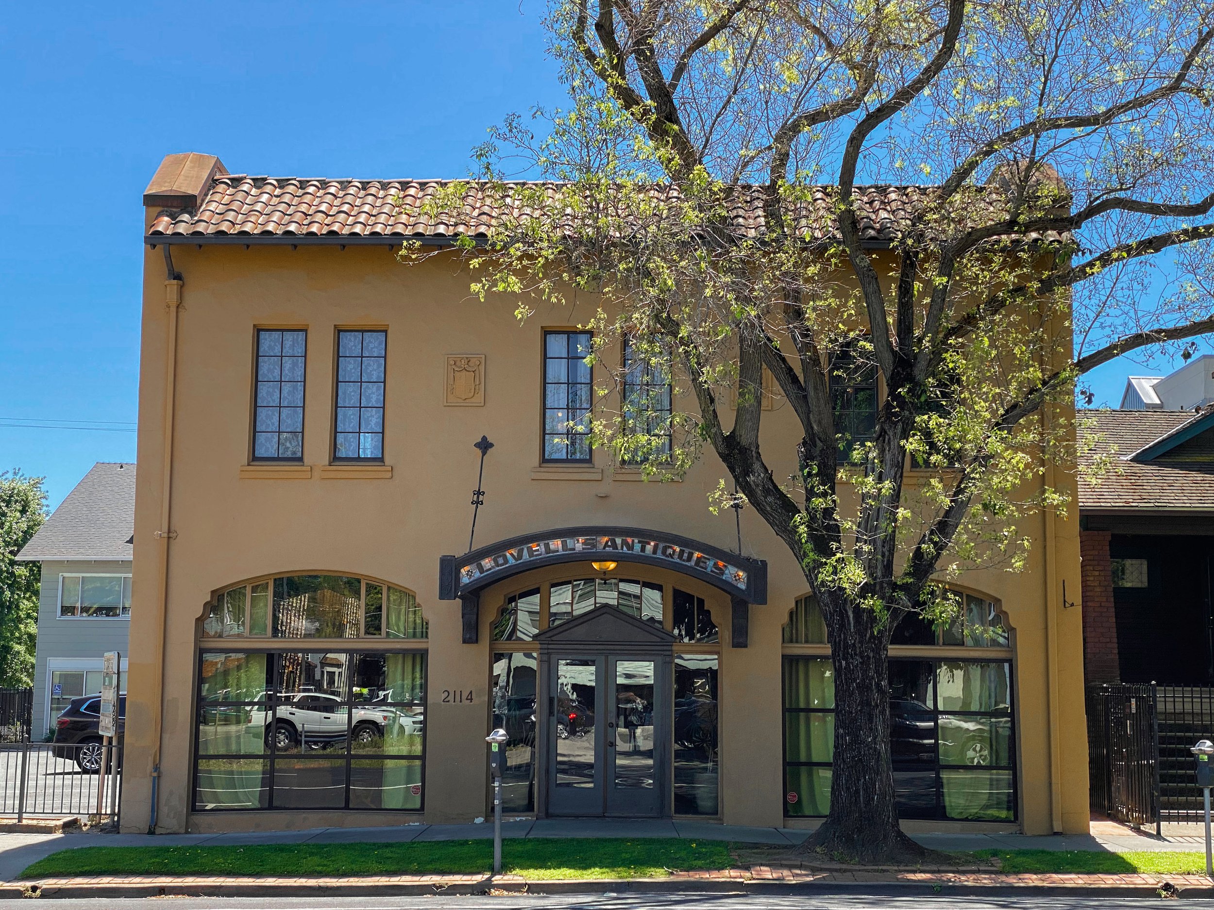 Antiquite Midtown Sacramento Event space front of building