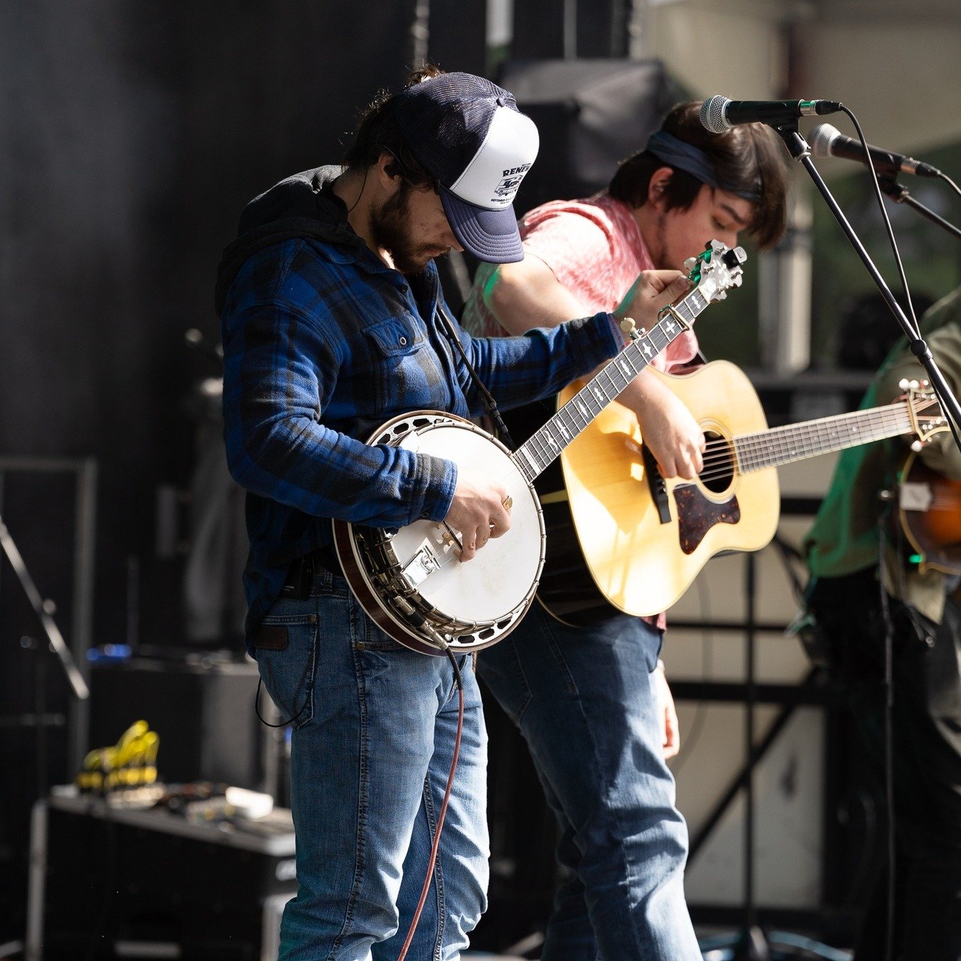 Get your spirits and your boots ready &lsquo;cause ShadowGrass is comin' back to dazzle us at Pearl Street Warehouse on April 26!🎵🌟 Last time they were around, they weren't just playing music - they were spellbinding the whole crowd with their stri