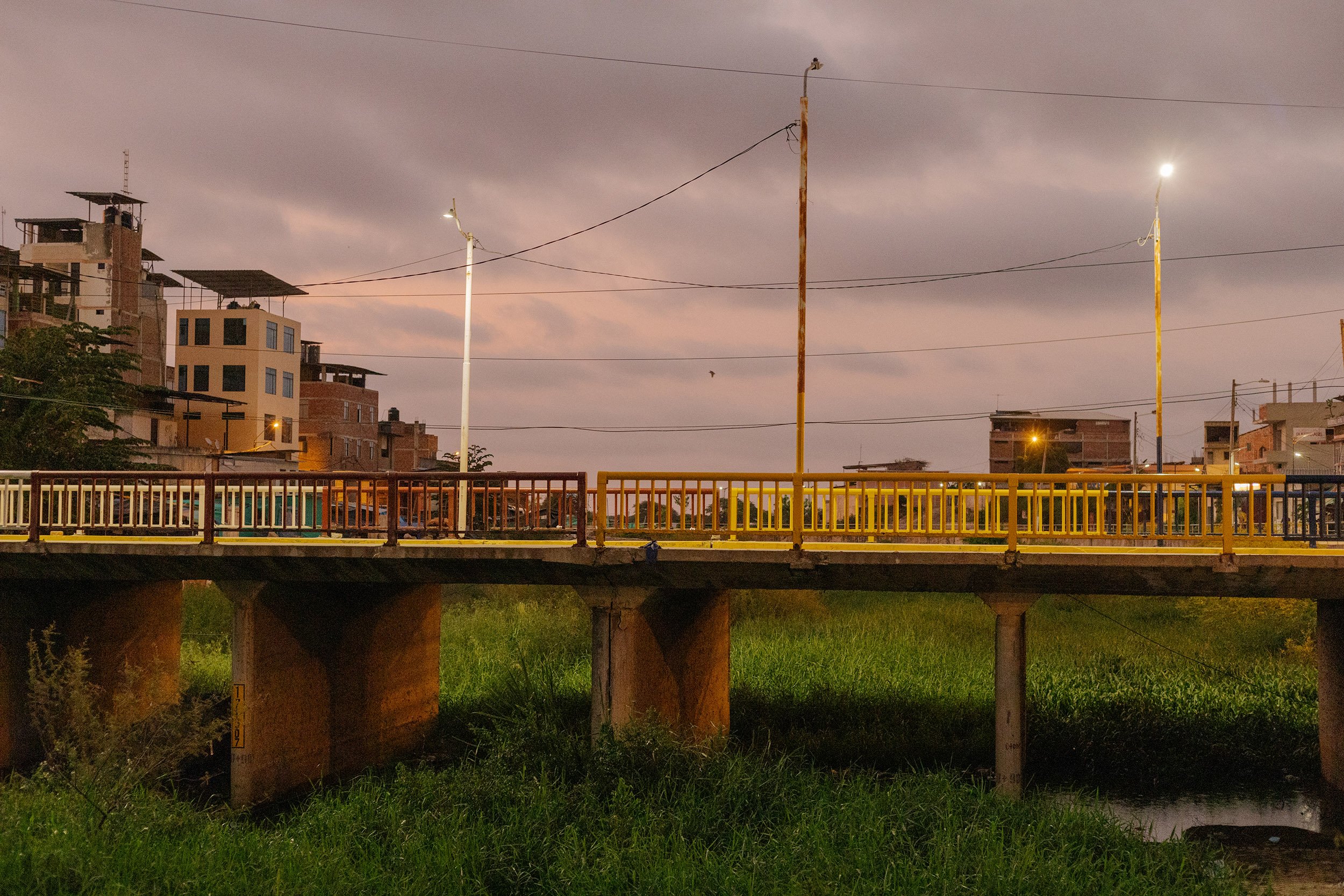 Puente internacional Ecuador - Perú sobre el canal Zarumilla.