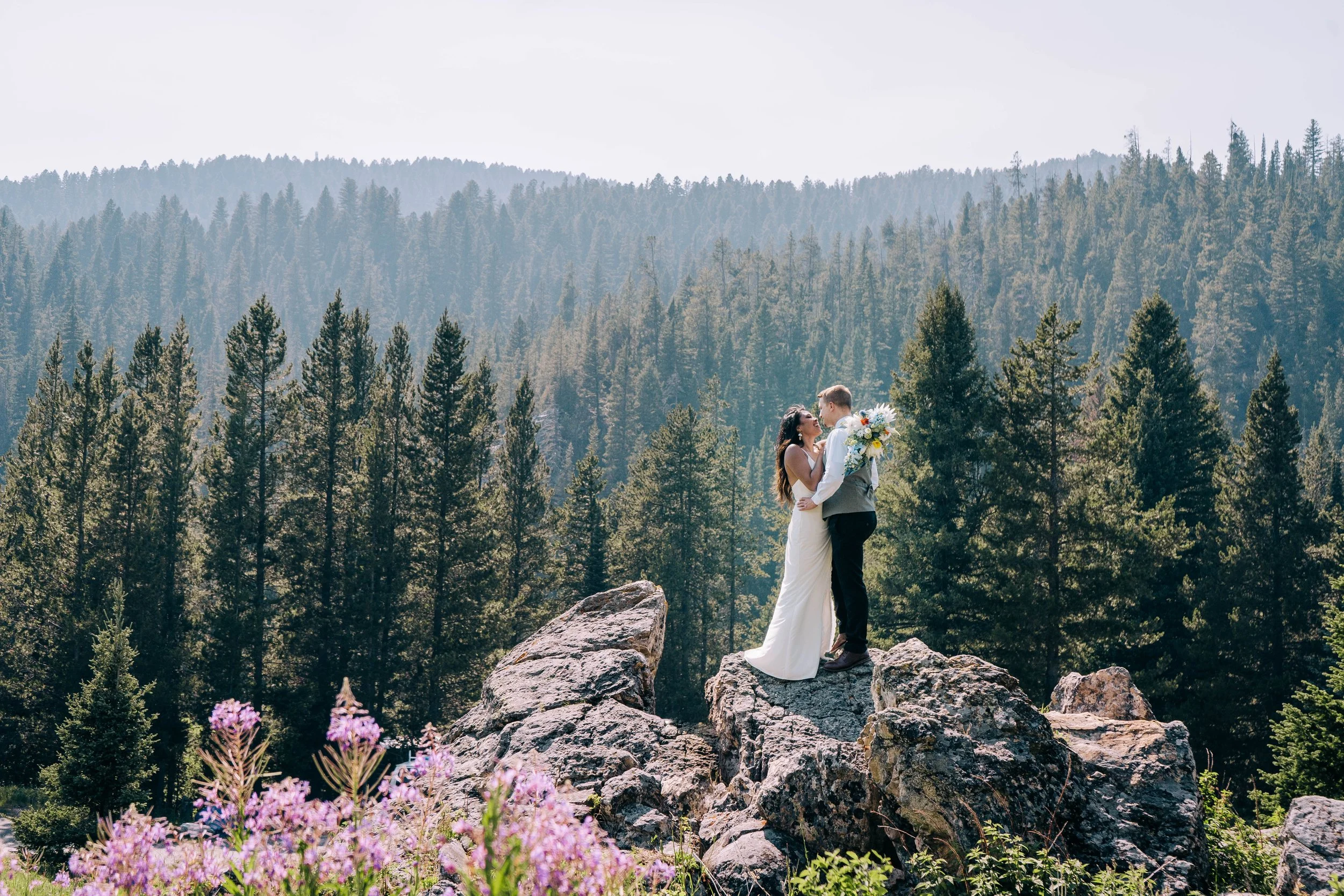 couple-eloping-bozeman
