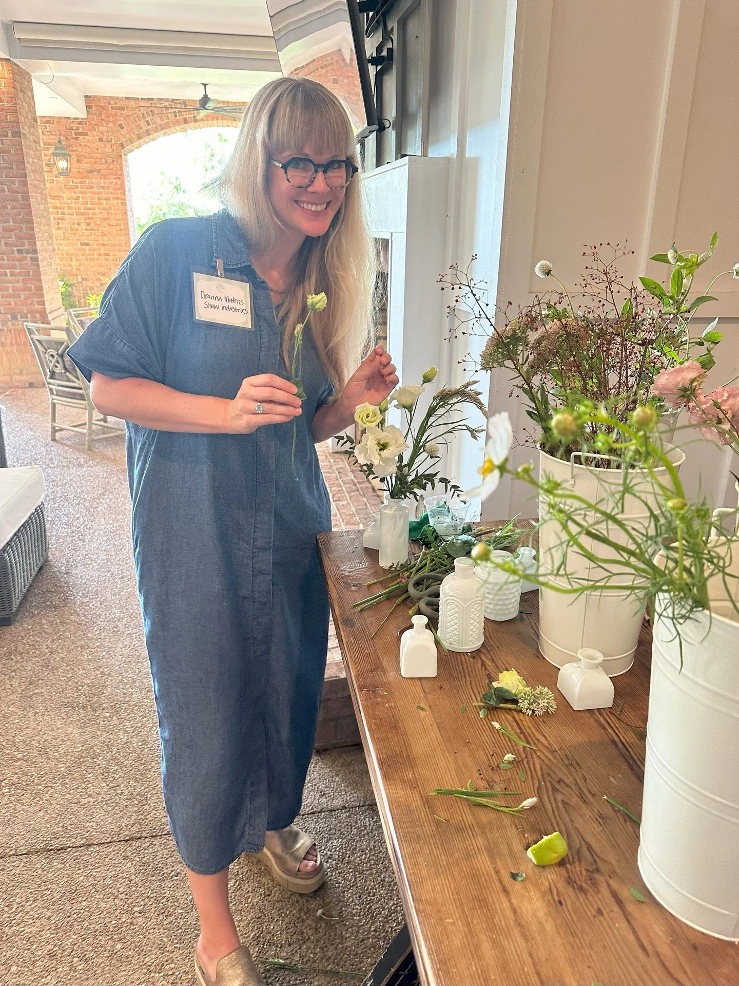 🌸💐 Guests at our Low Country Boil fundraiser had a blast at the Bloom Bar, creating their own gorgeous centerpiece bouquets to take home! 🌸✨

Thanks again to our incredible Corporate Friends of WIFI: @Mohawkflooring @Shawfloors WiN Network, Hearst