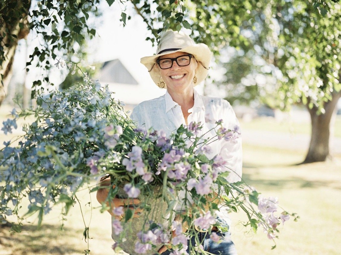 Trillium Finch and Heartsong Roses