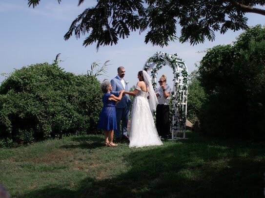 lauren-gunn-wedding-officiant.jpeg