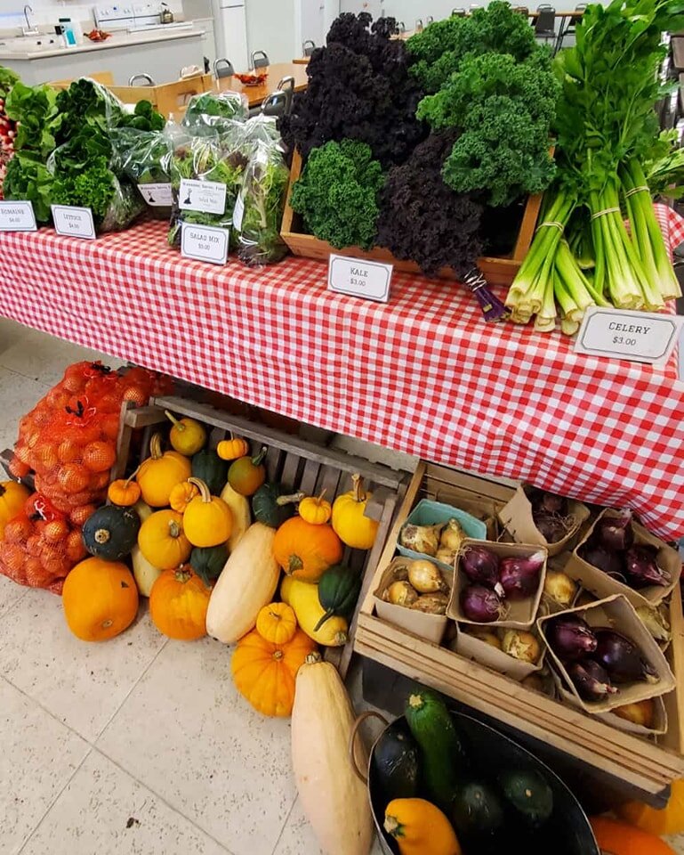 Last week for Farmer's Market! We're inside at the Leoville Senior's Center today, where it's nice and warm! 

Lots of good things for your Thanksgiving dinner! Peppers, tomatoes, carrots, onions, squash, pumpkins, radishes, and more.

We're here fro