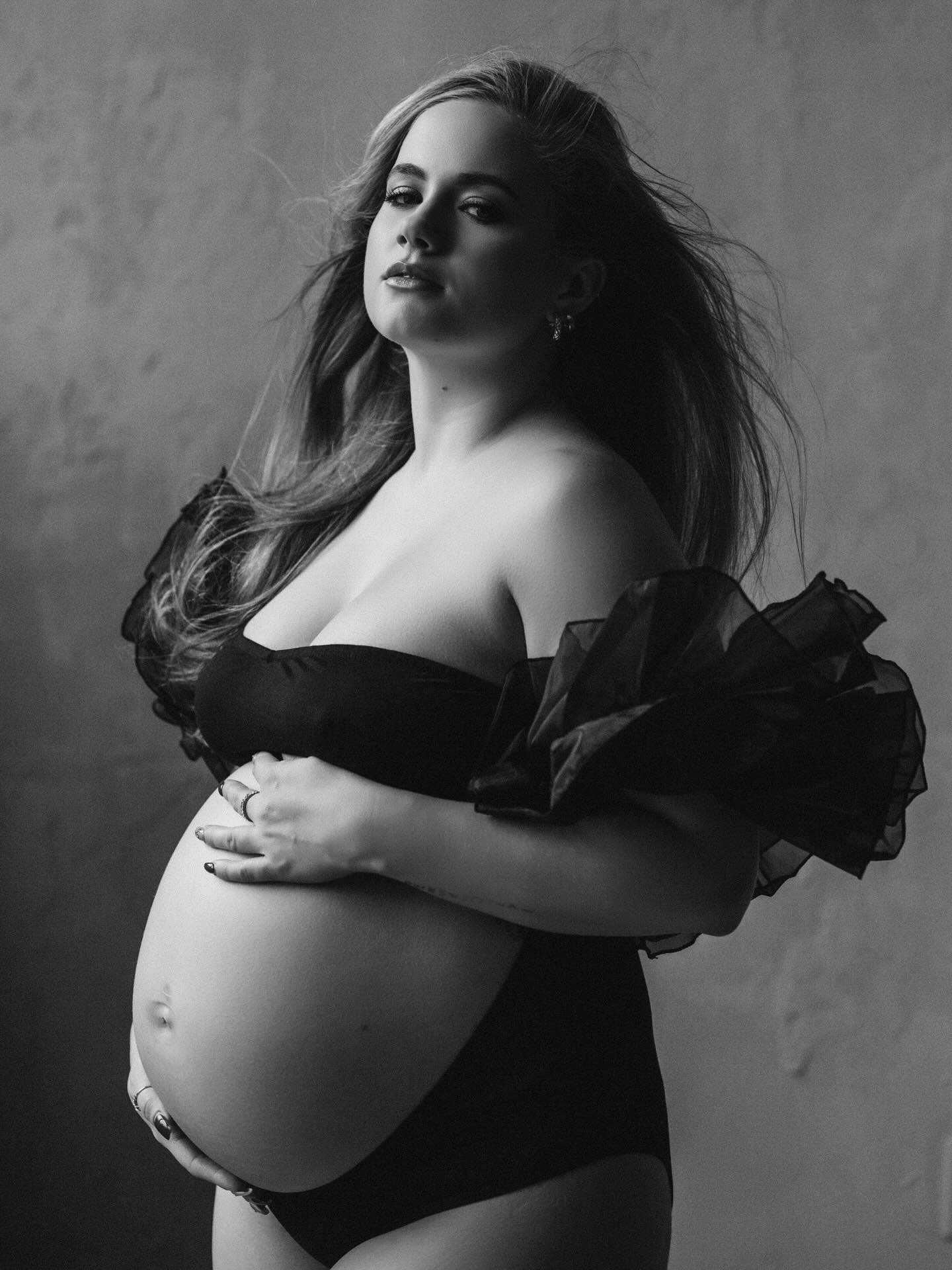 I&rsquo;m calling it now. 2026 is for more maternity 🤍

There is something so powerful about documenting this season while your body is actively creating life.

The ideal time to photograph maternity is usually between 28&ndash;34 weeks. Your bump i