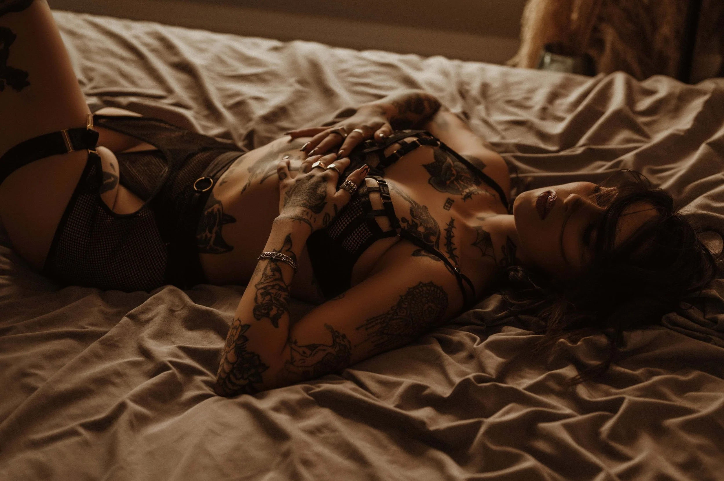 toronto boudoir photographer documenting soft, elegant portraits