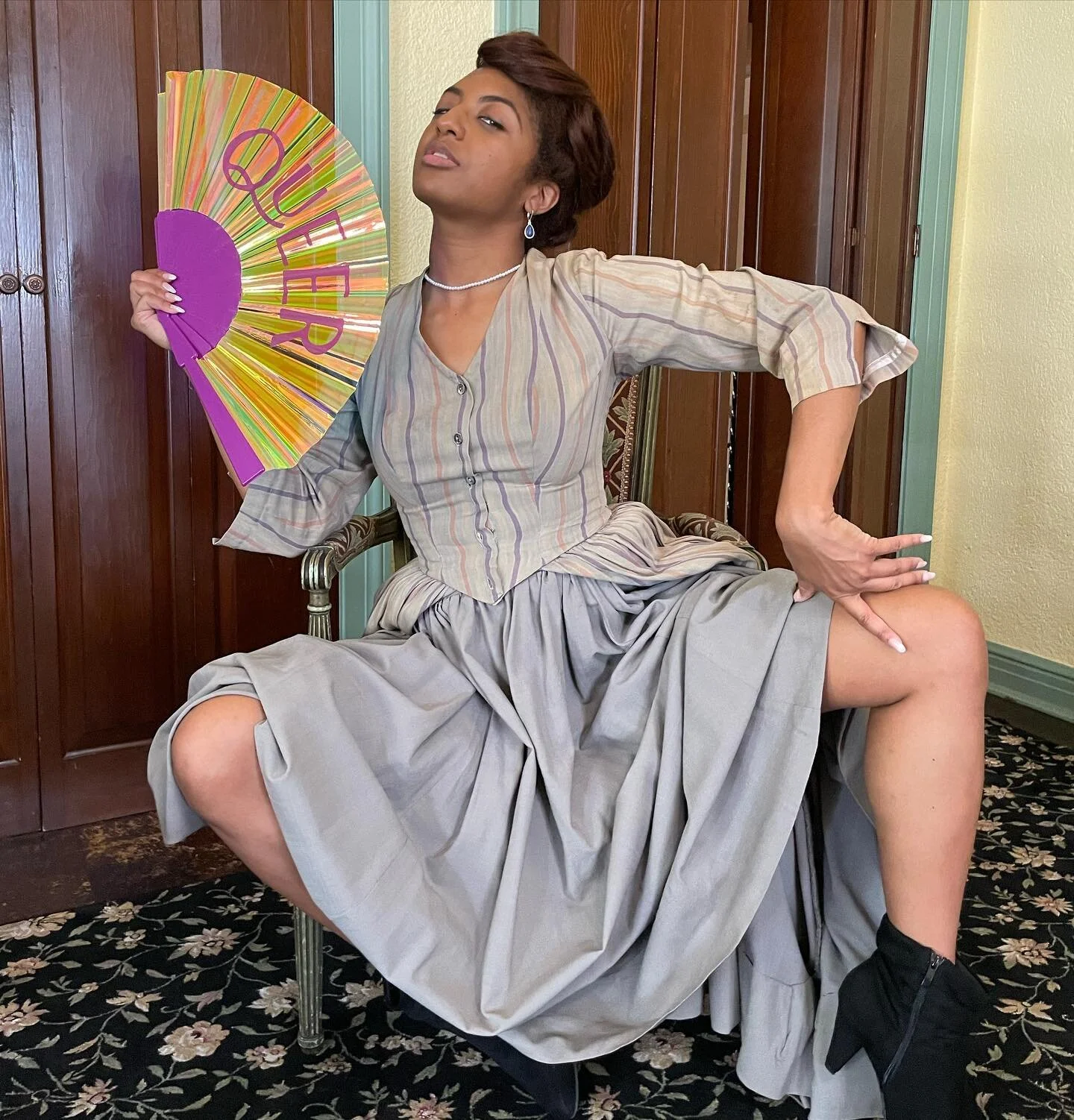 1776 meets 2022 for @tashalitas @givemeanafilm . 
.
.
.
.
.
.
.
#womenfilmmakers #vintagecostume #colonialstyle #givemeana