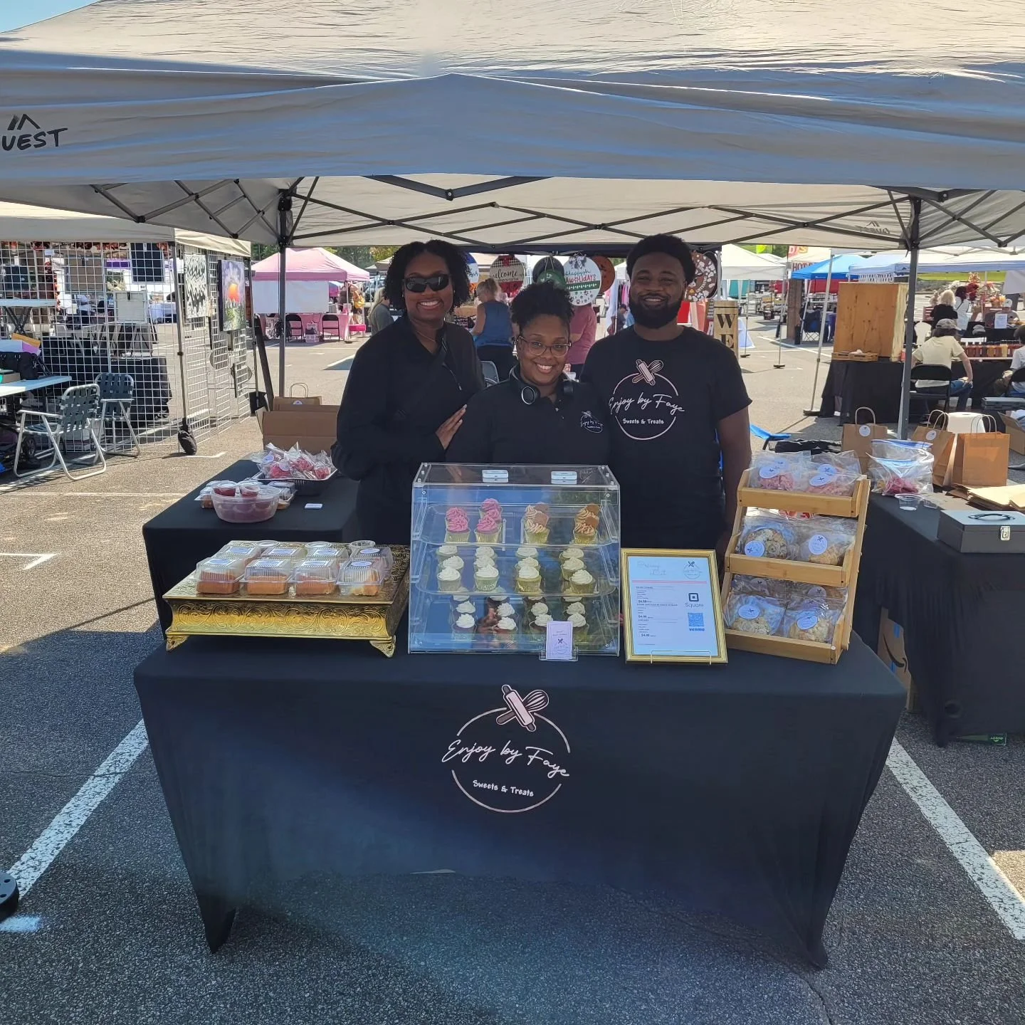 We're here until 5pm! Cookies, cupcakes, and pound cake - OH MY ☺️💕

Like, follow, and comment to be entered into a giveaway 🥳💕